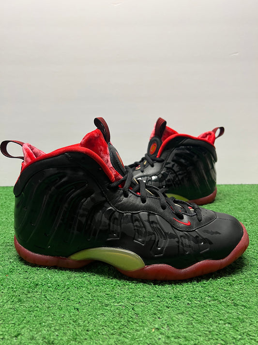 Gradeschool Nike Foamposite Dracula Size 7y