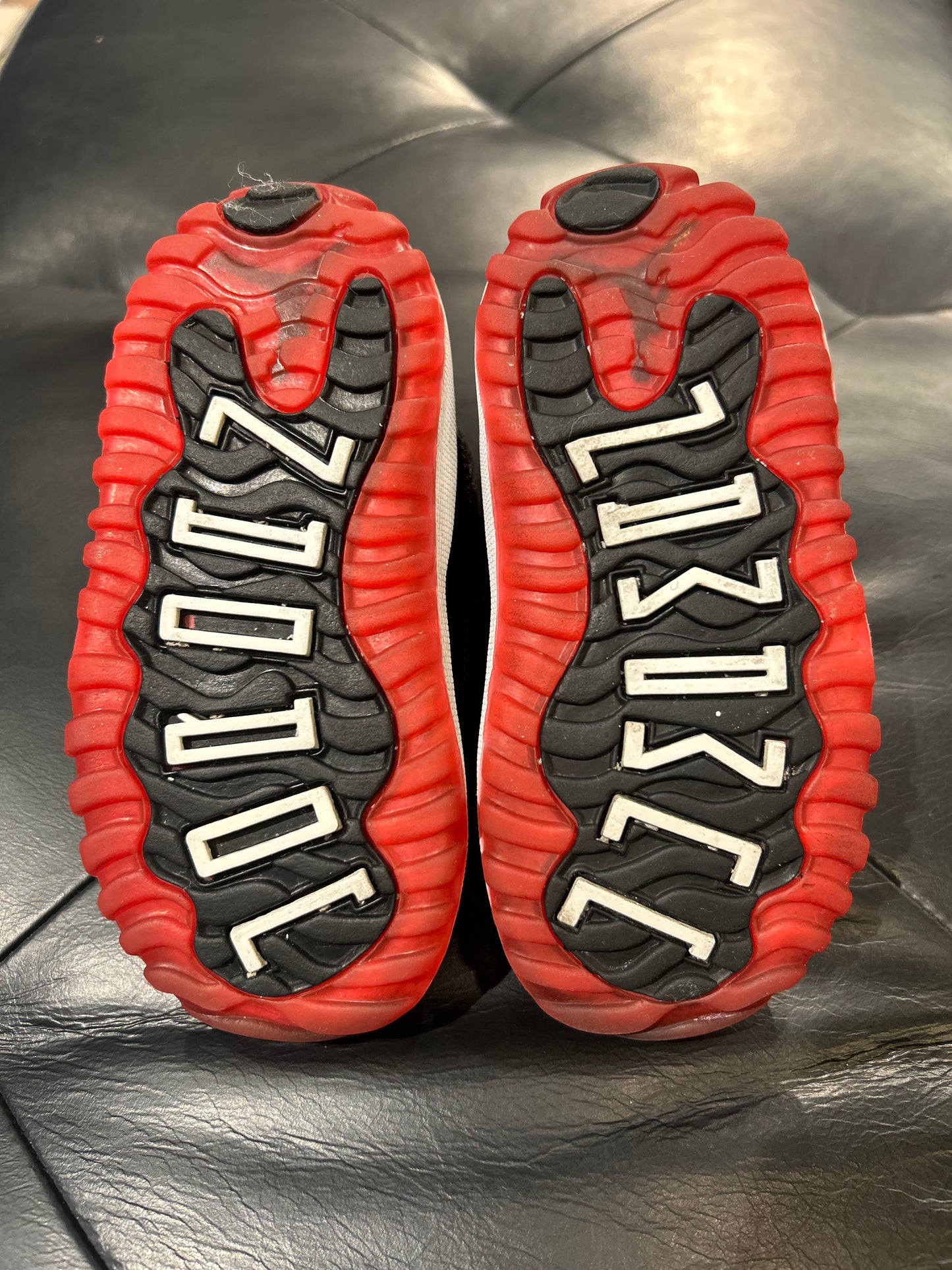 Air Jordan 11 Bred size 7c Kids Shoes