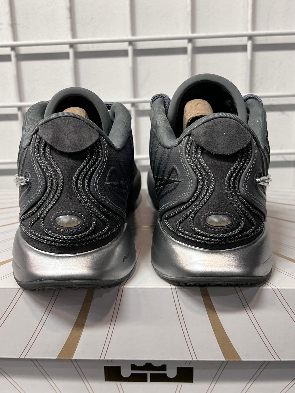 Nike LeBron 21 Cool Grey Size 9 Men’s Shoes