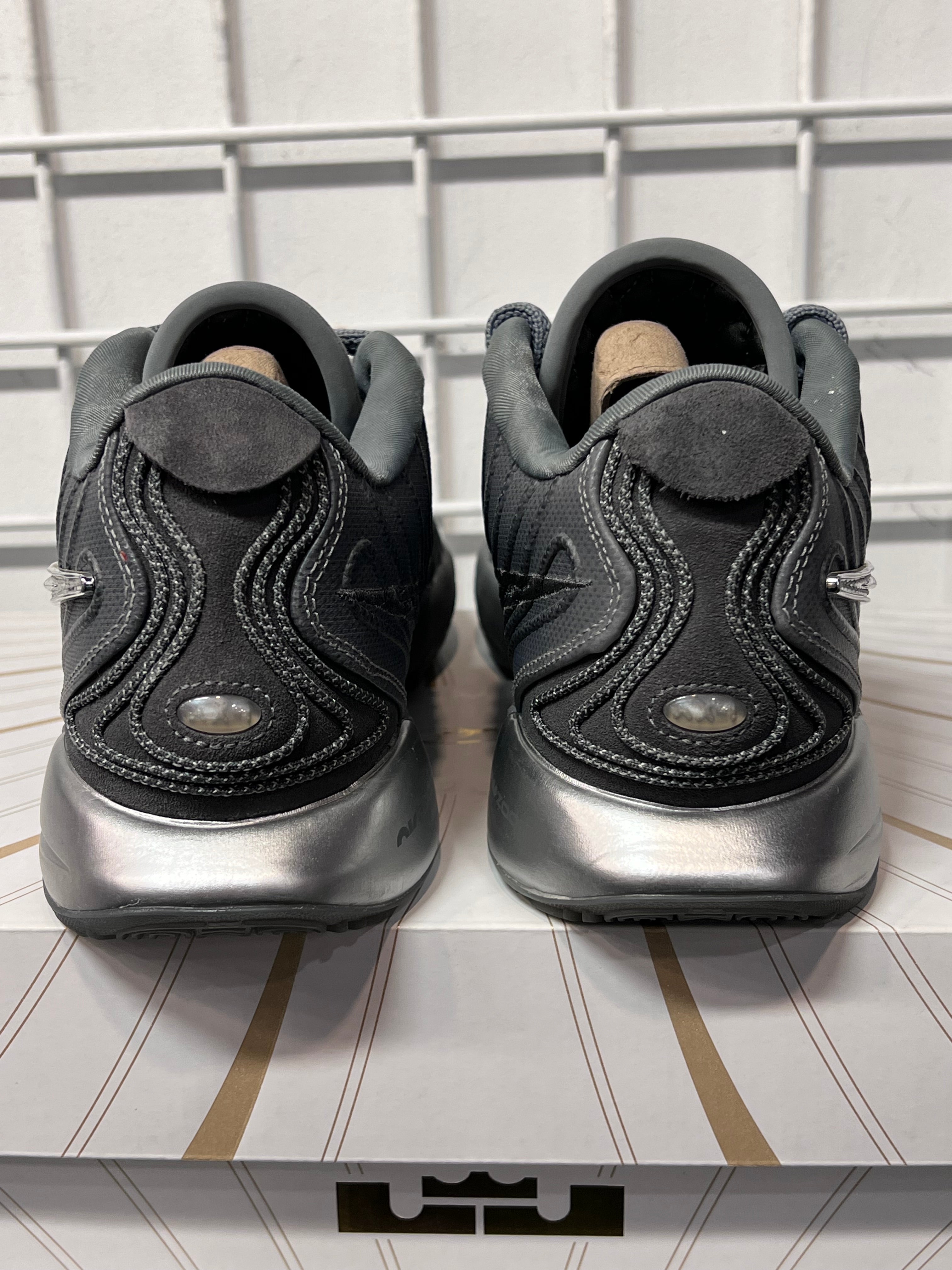 Nike LeBron 21 Cool Grey Size 9 Men’s Shoes