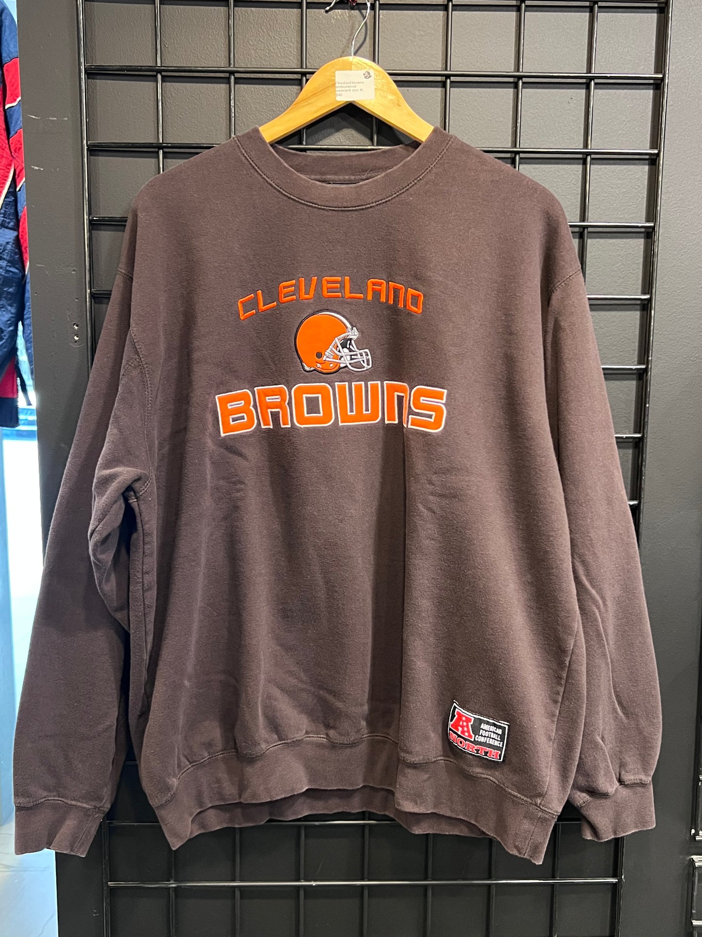 Men’s Cleveland Browns Embroidered Crewneck Size XL