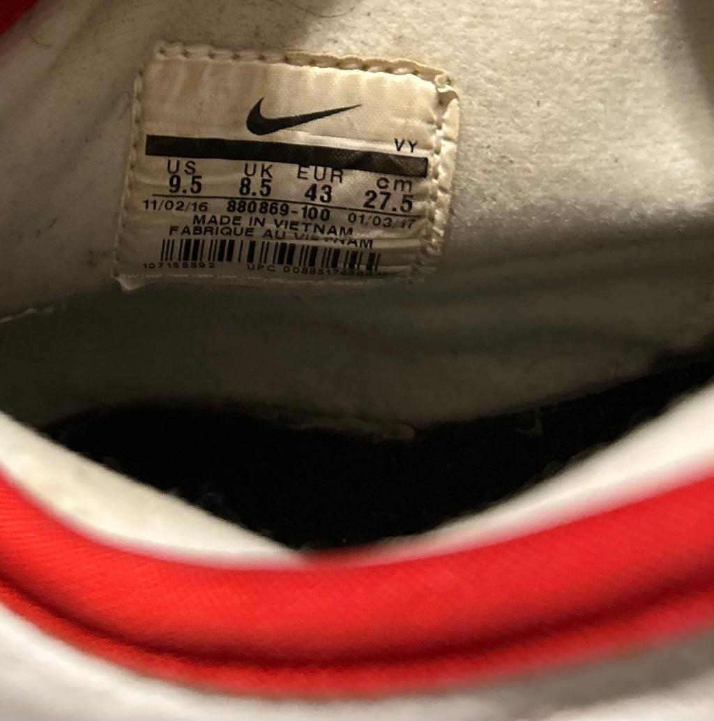 Nike Air Shake Ndestrukt OG Bulls 880869-100 White Red Black Size 9.5 Lightly Used No Box 2017