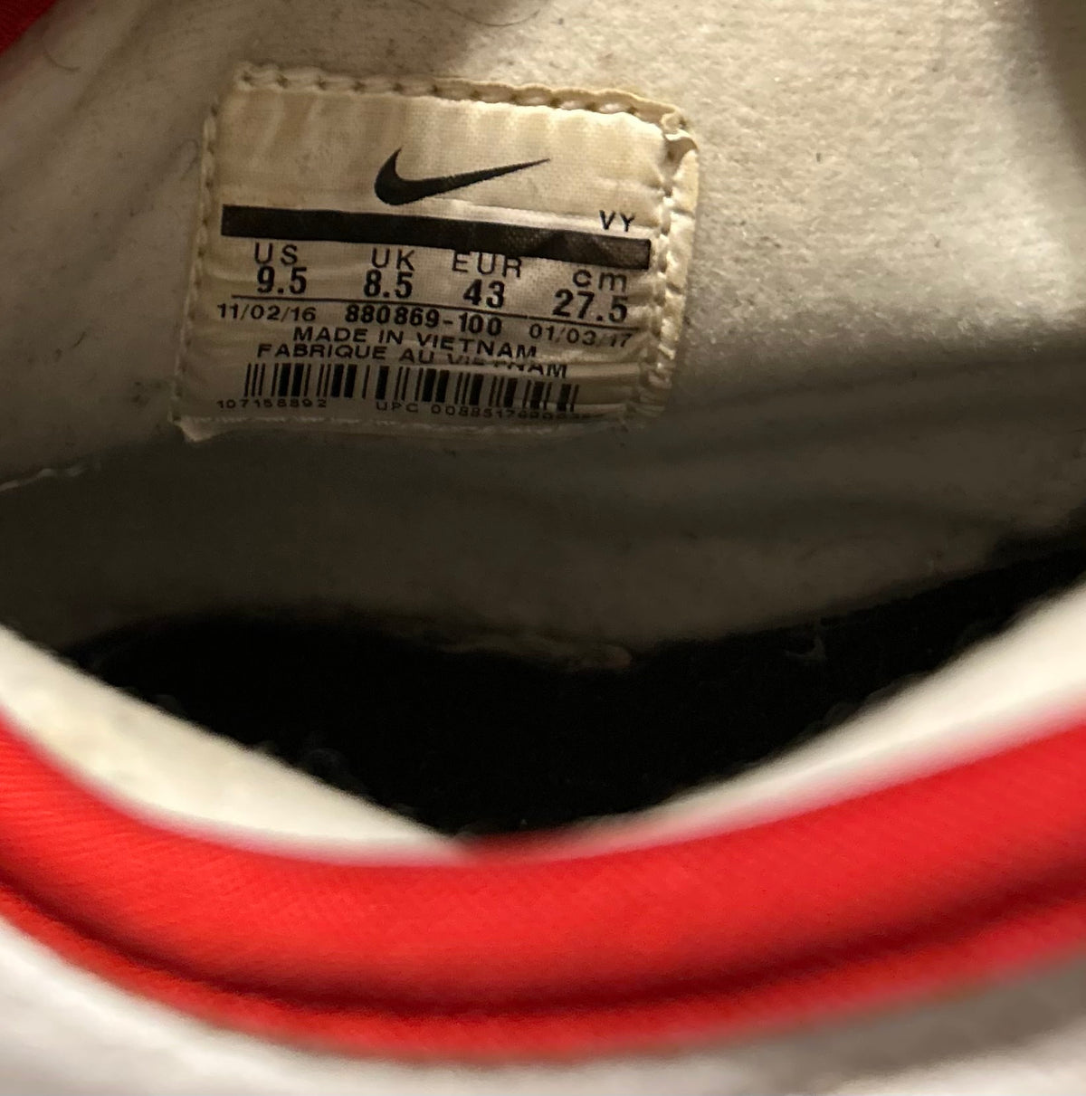 Nike Air Shake Ndestrukt OG Bulls 880869-100 White Red Black Size 9.5 Lightly Used No Box 2017