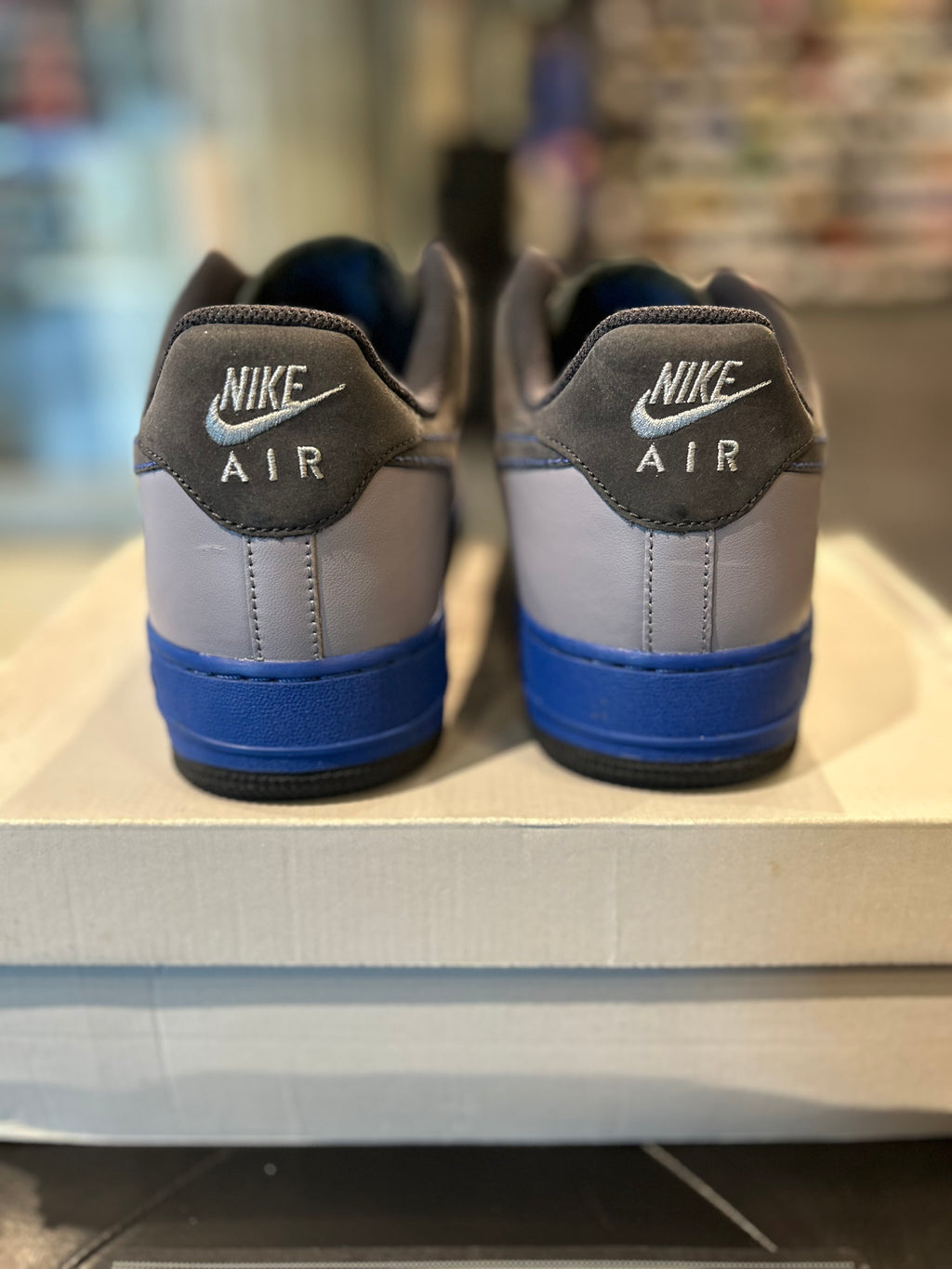 Nike Air Force 1 Low Stealth 2007 Size 11.5 Men Shoes