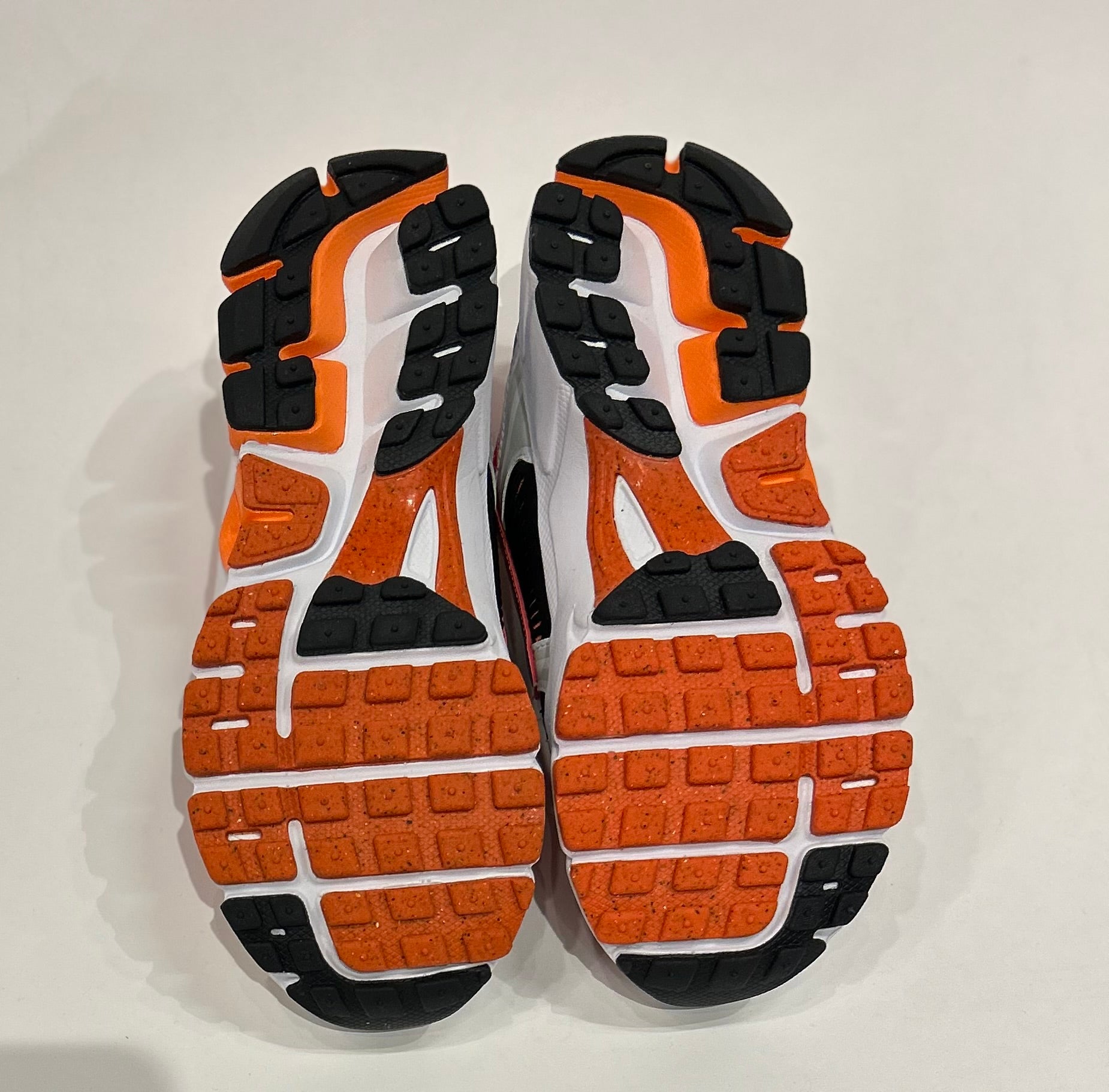 Nike Vomero 5 Orange size 5y Gs Shoes