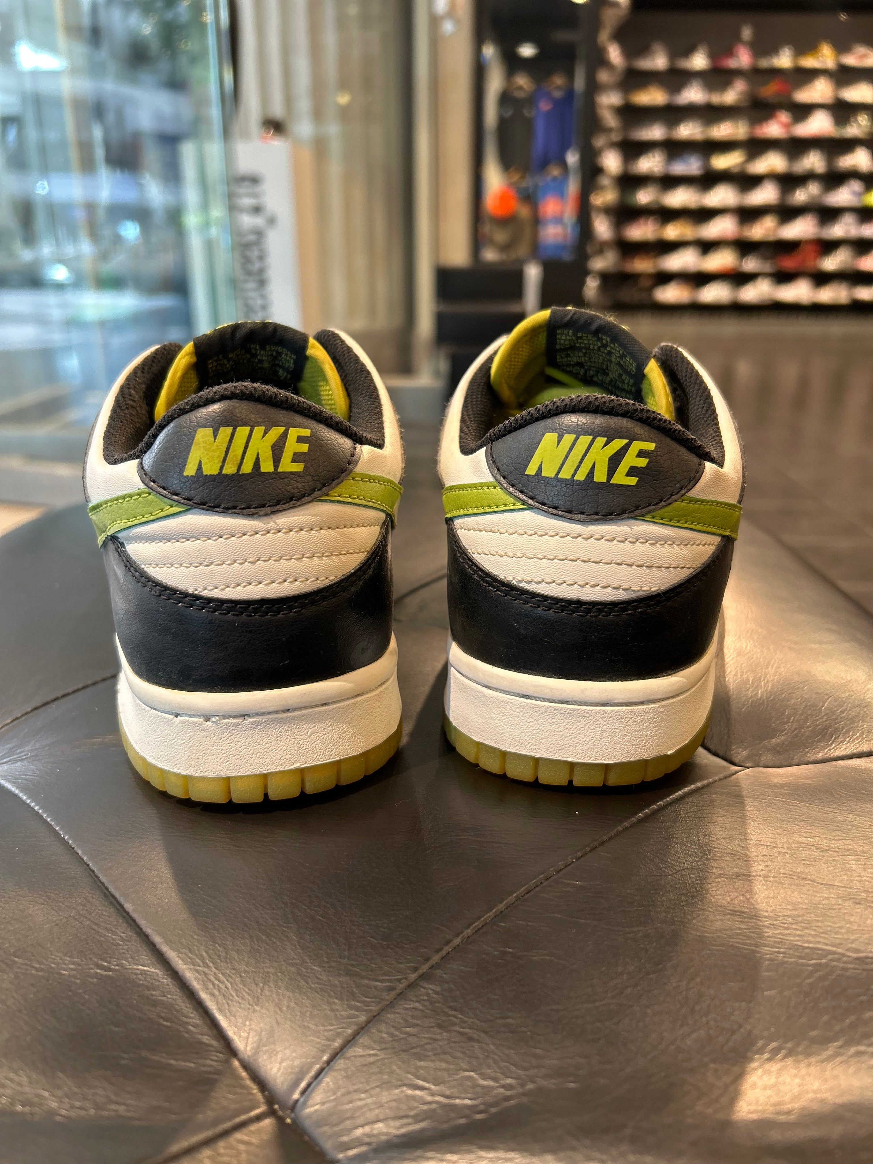 2008 Nike Dunk Low Glow in the Dark size 6.5y Boys Grade School Shoes