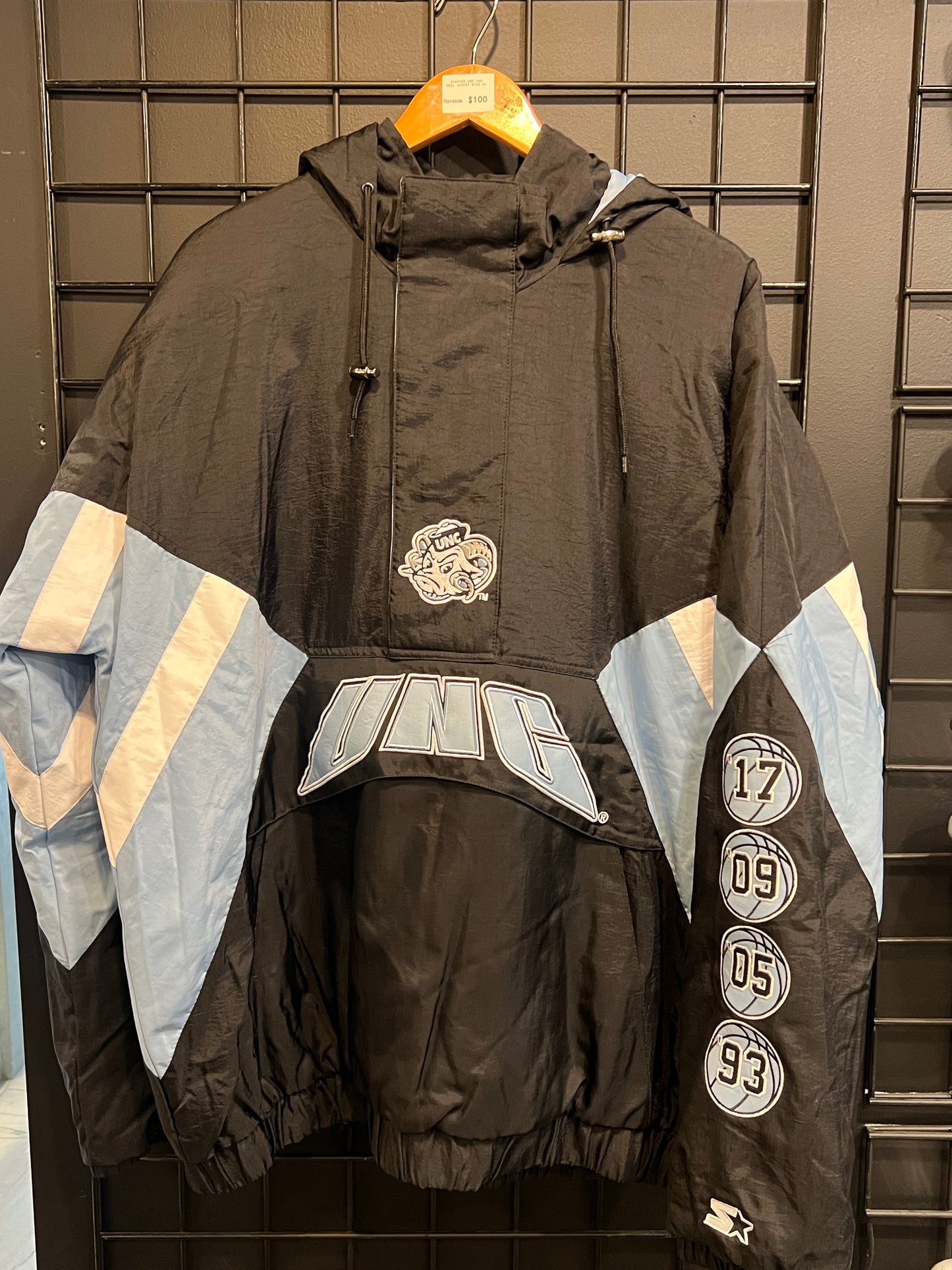 Men’s Starter UNC Tar Heel Jacket Size XL
