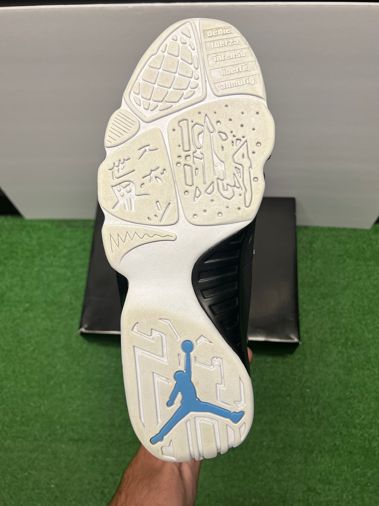 Men’s Air Jordan 9 UNC Size 13
