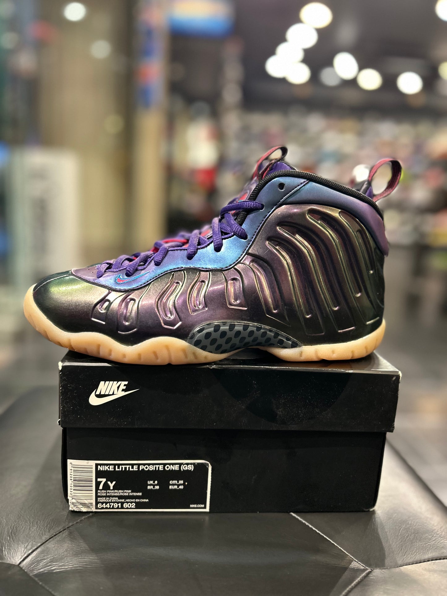 Nike Air Foamposite One Iridescent Purple size 7y