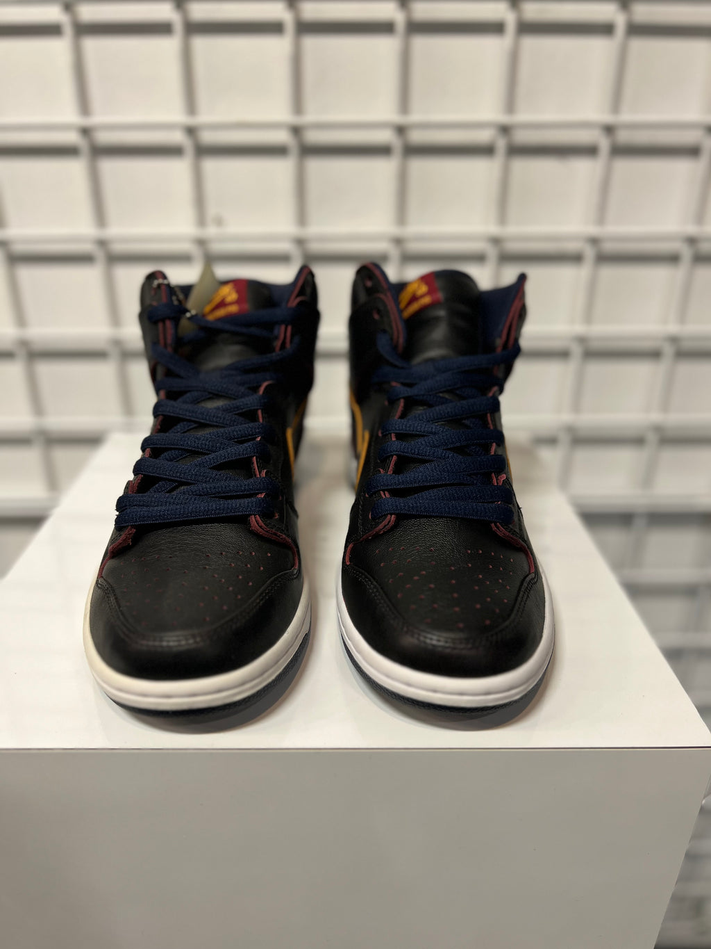 Nike SB Dunk High Cavs Size 8 Men’s Shoes