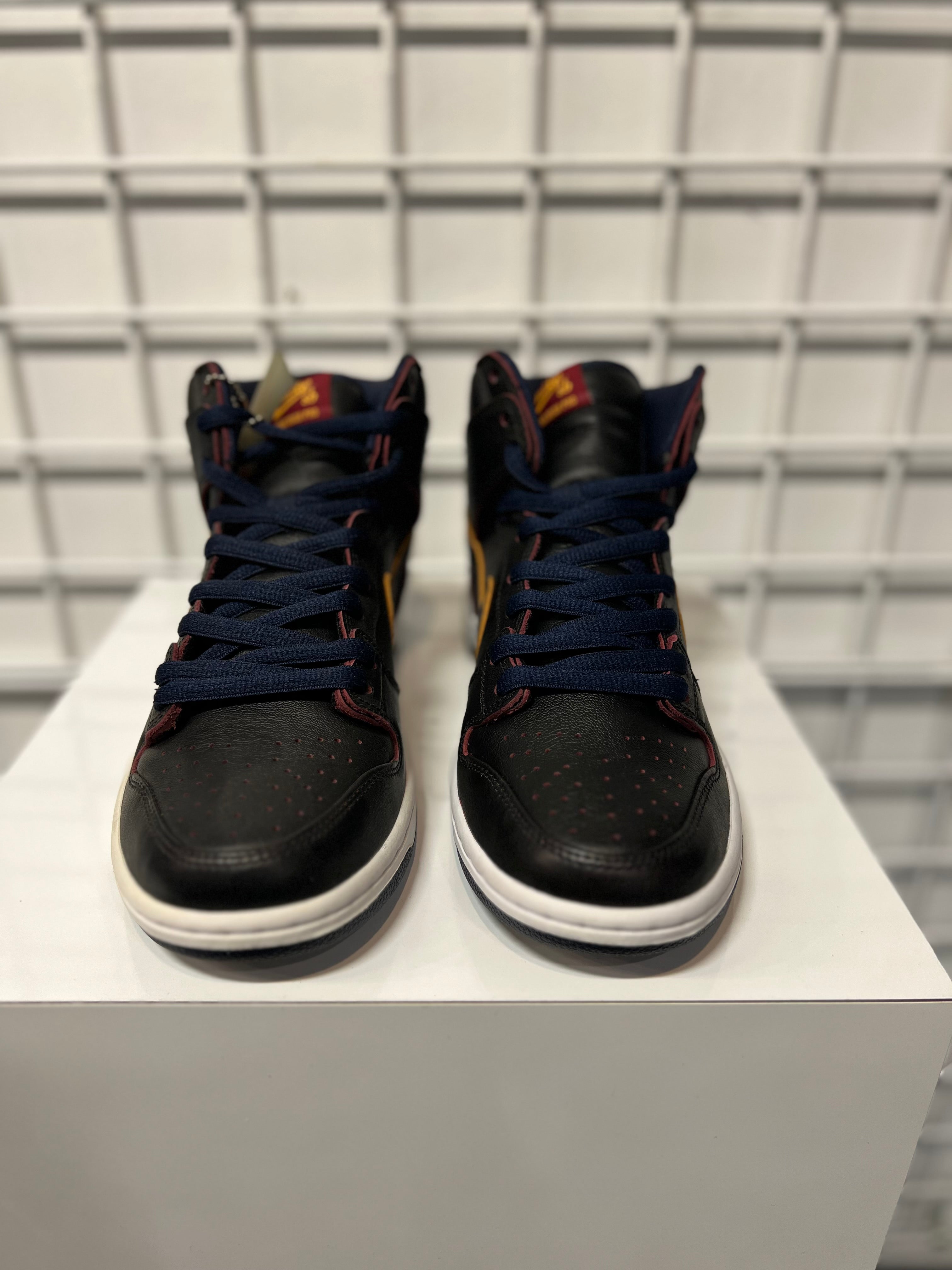 Nike SB Dunk High Cavs Size 8 Men’s Shoes