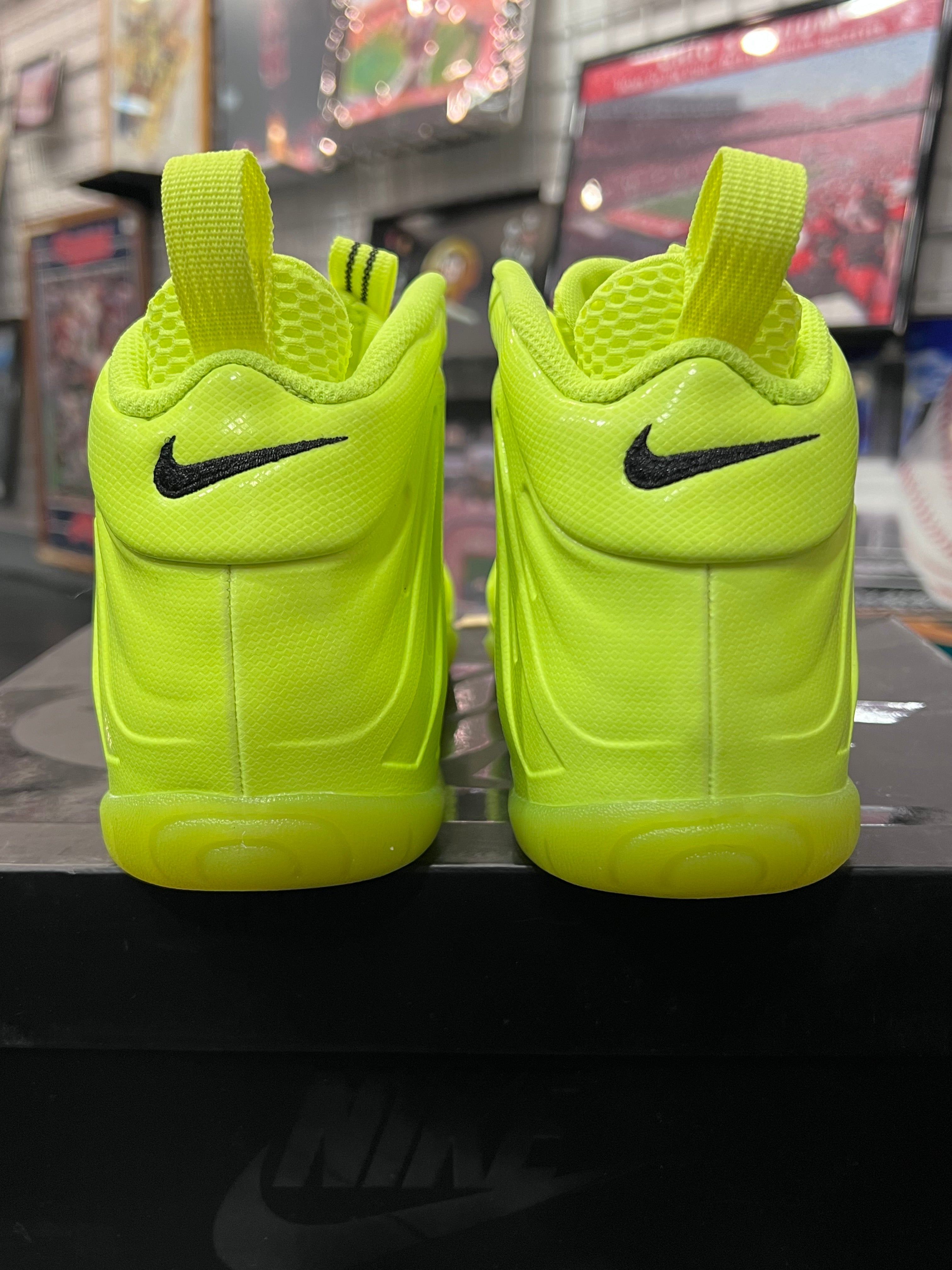 Gradeschool Nike Air Foamposite Pro Volt Size 7y