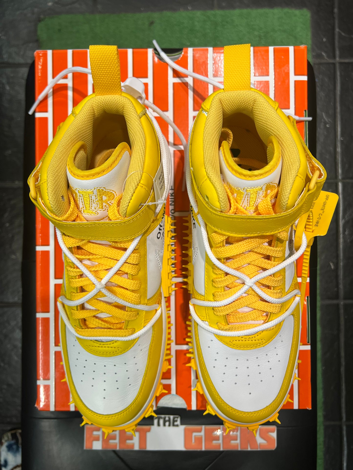 Mens Nike Air Force 1 Mid Off-White Varisty Maize Size 10.5 Shoes Brand New