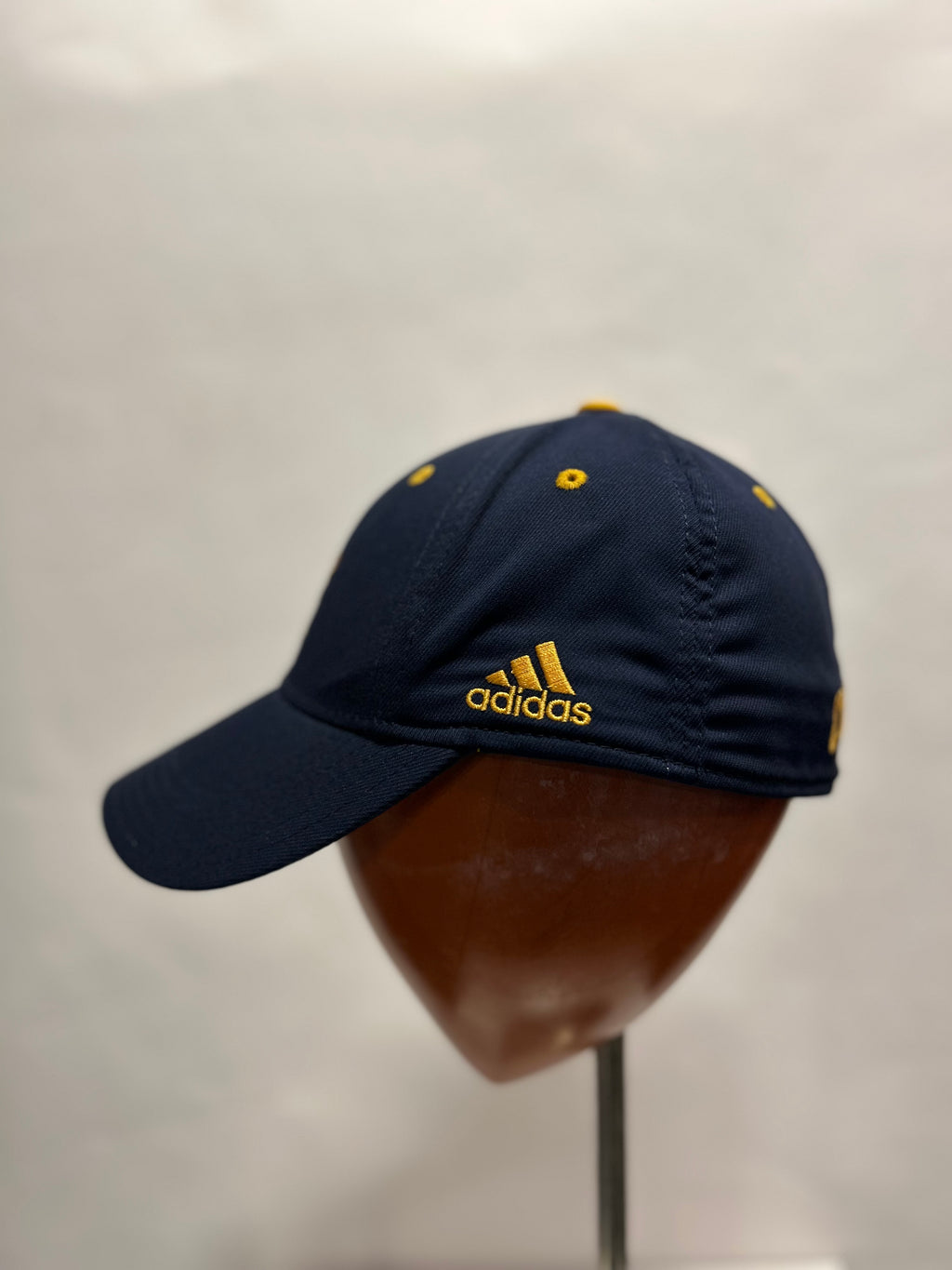 Adidas Cleveland cavs hat navy blue size small