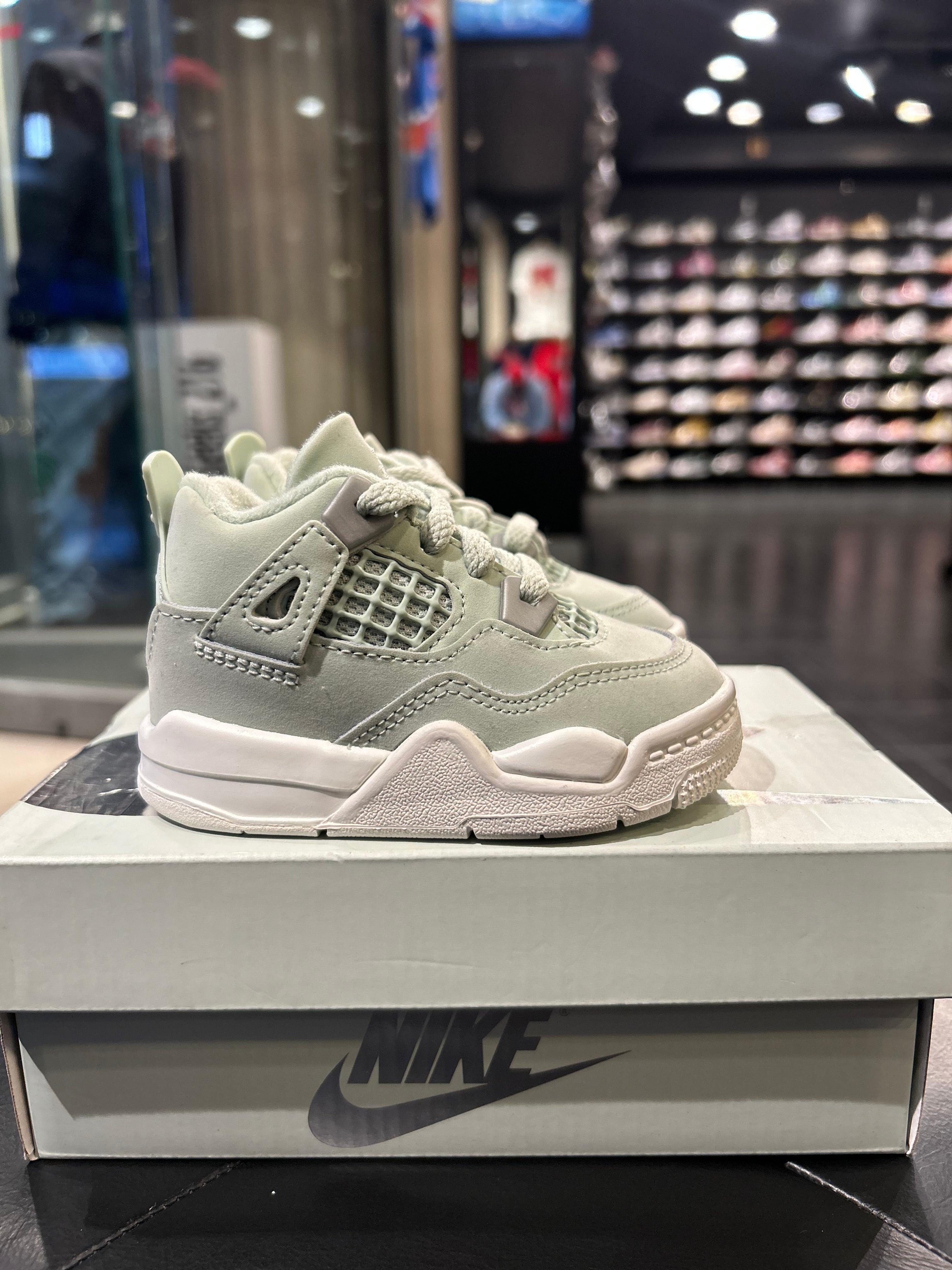 Air Jordan 4 Seafoam size 4c toddler shoes
