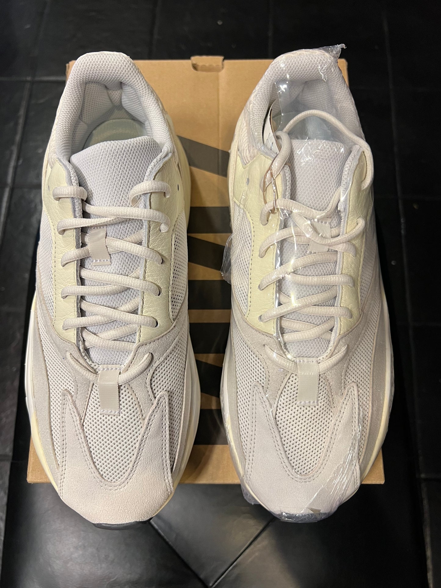 Men’s Yeezy 700 Analog Brand New