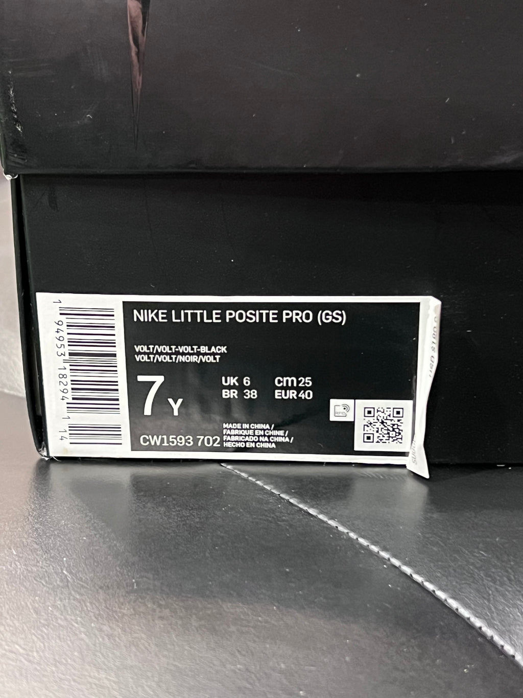 Gradeschool Nike Air Foamposite Pro Volt Size 7y
