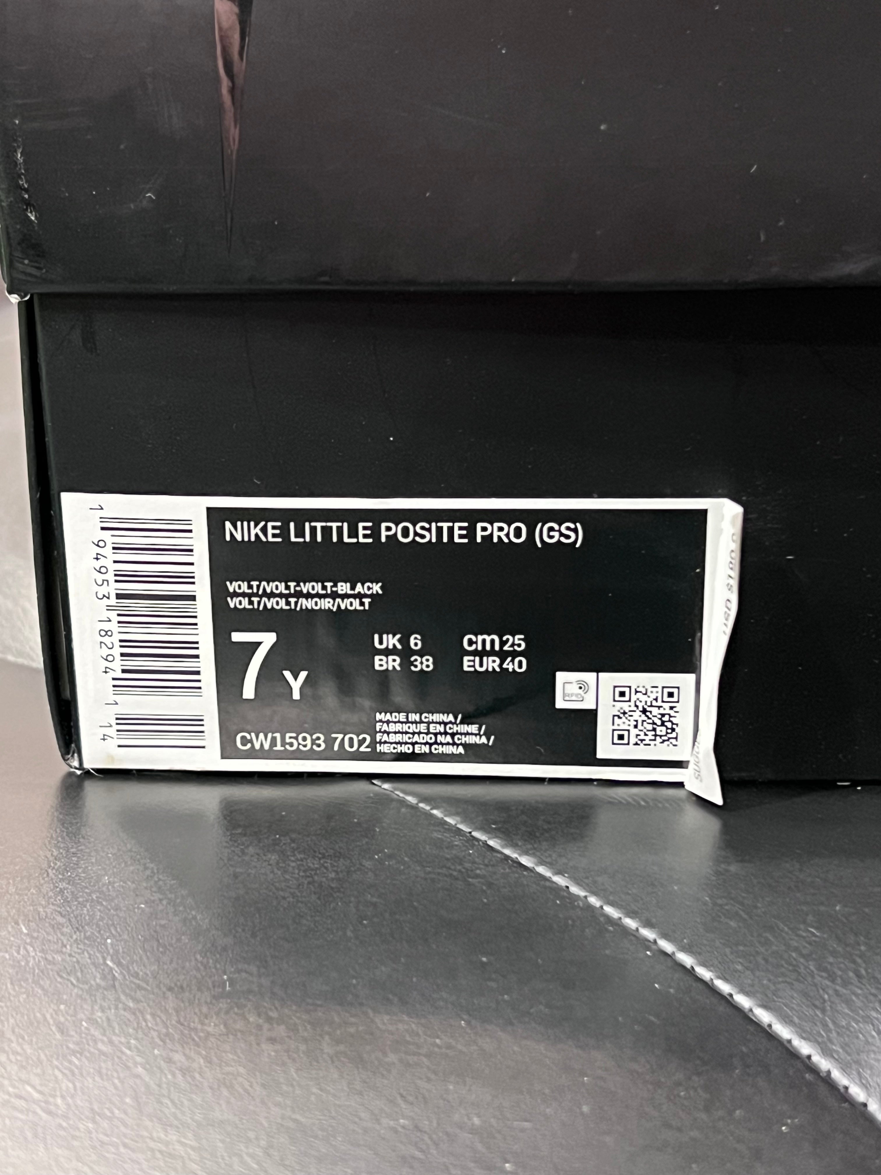 Gradeschool Nike Air Foamposite Pro Volt Size 7y