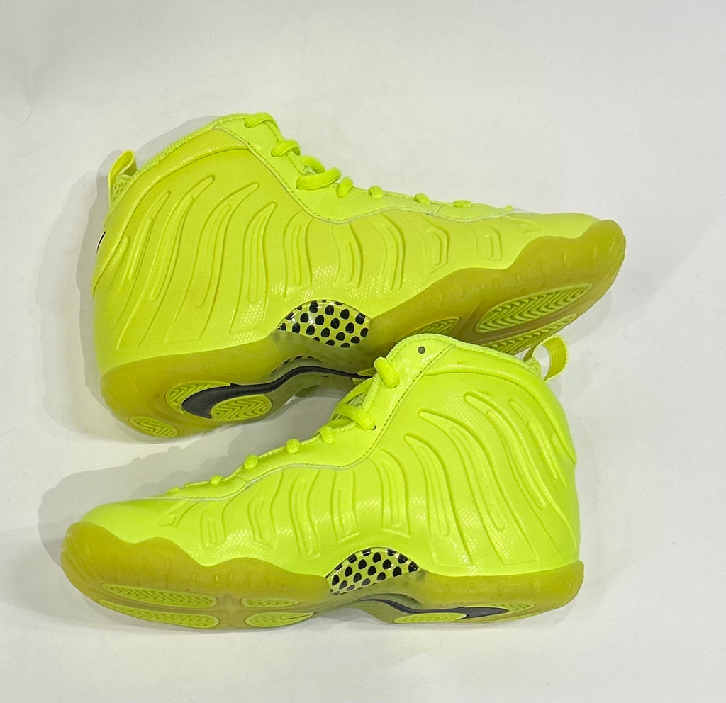 Nike Foamposite Pro Volt Size 5y Grade School Shoes