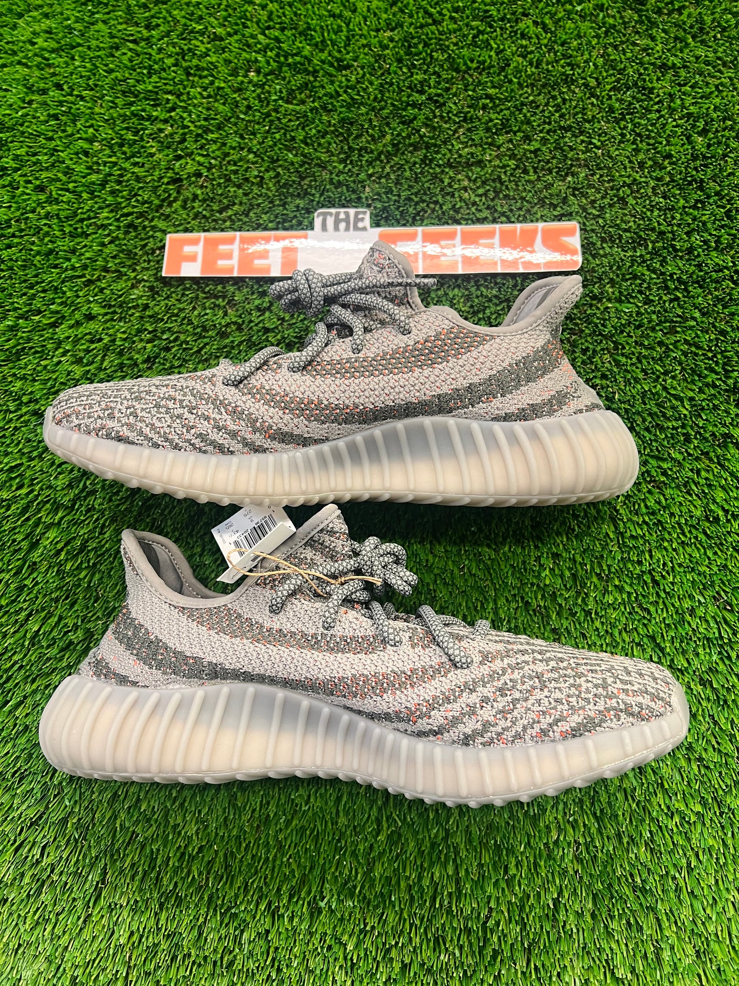 Men’s Yeezy 350v2 Beluga Reflective Size 9.5 Shoes Brand New