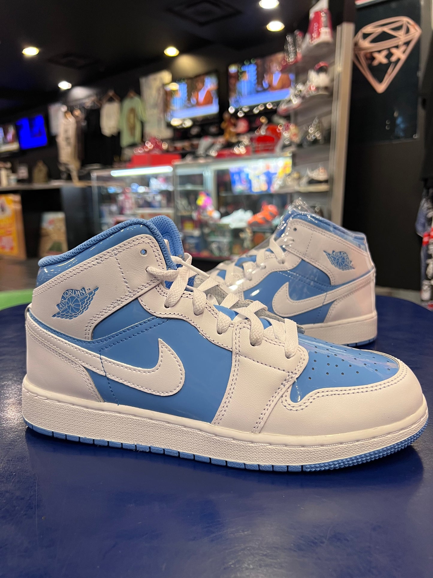 Gradeschool Air Jordan 1 Mid UNC Size 7y