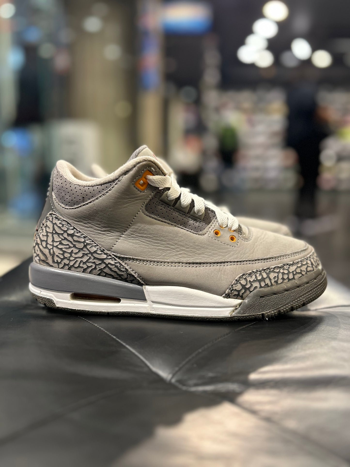 Air Jordan 3 Retro Cool Grey size 7y Gradeschool Shoes