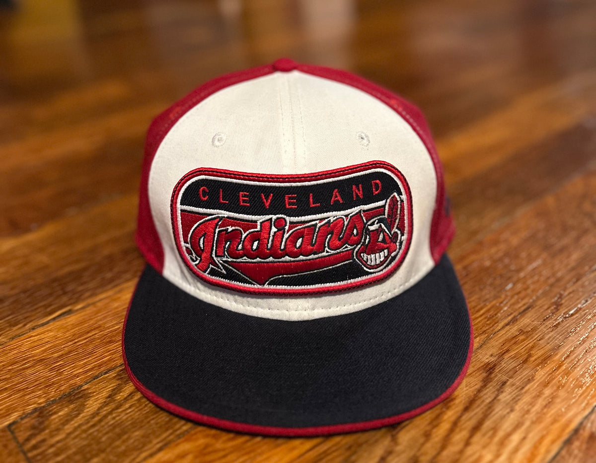New Era 59FIFTY Cleveland Indians Retro Oval Script Pinwheel Fitted Cap White Red Black 7 5/8 60.6cm Cooperstown Collection