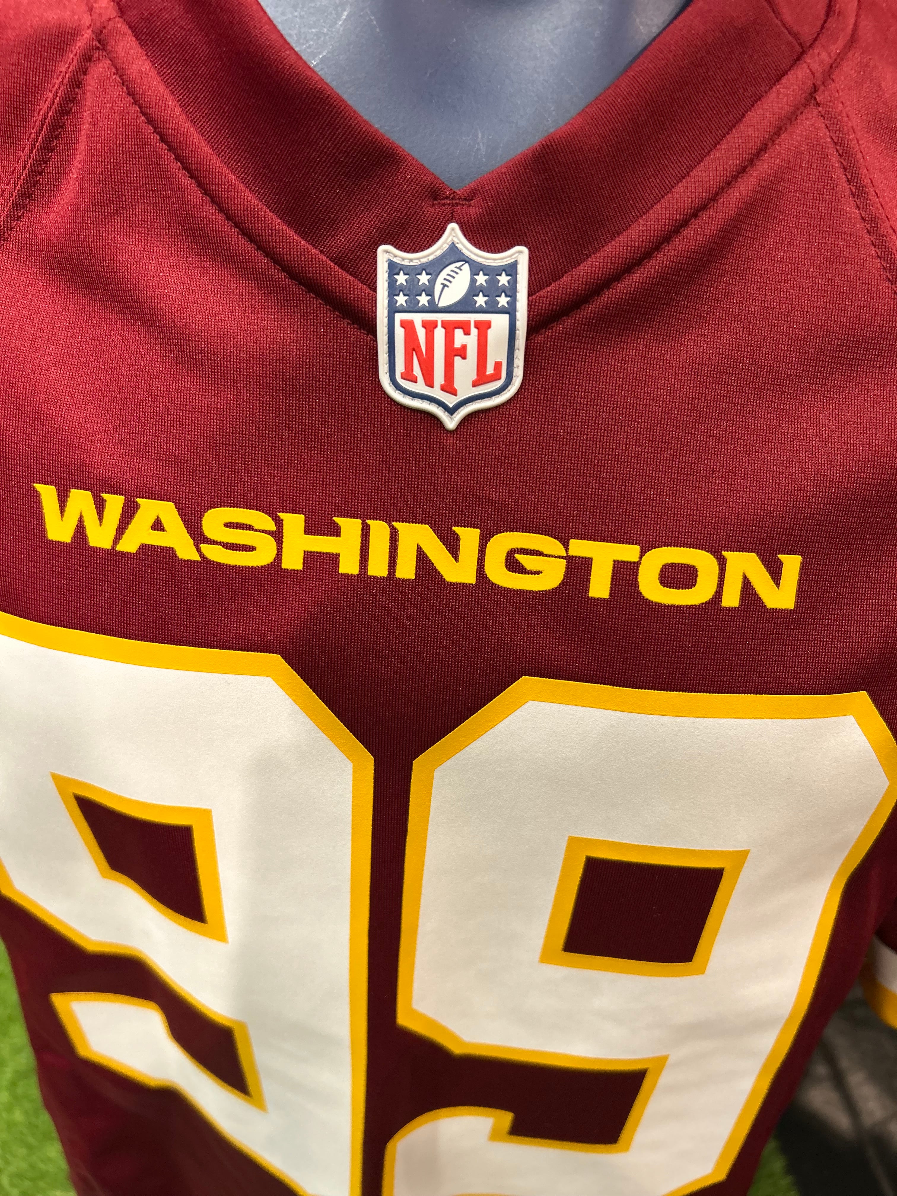 NWT Nike Washington Redskins #99 Chase Young Jersey Size Medium