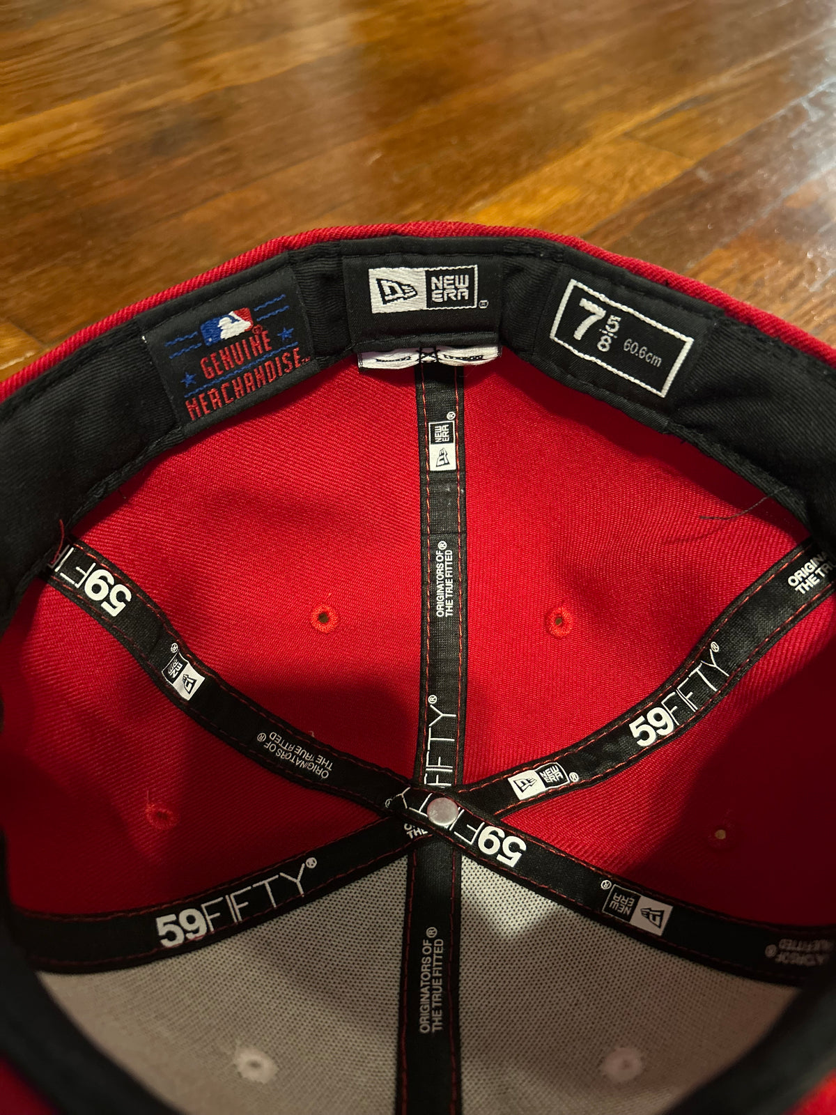 New Era 59FIFTY Cleveland Indians Retro Oval Script Pinwheel Fitted Cap White Red Black 7 5/8 60.6cm Cooperstown Collection