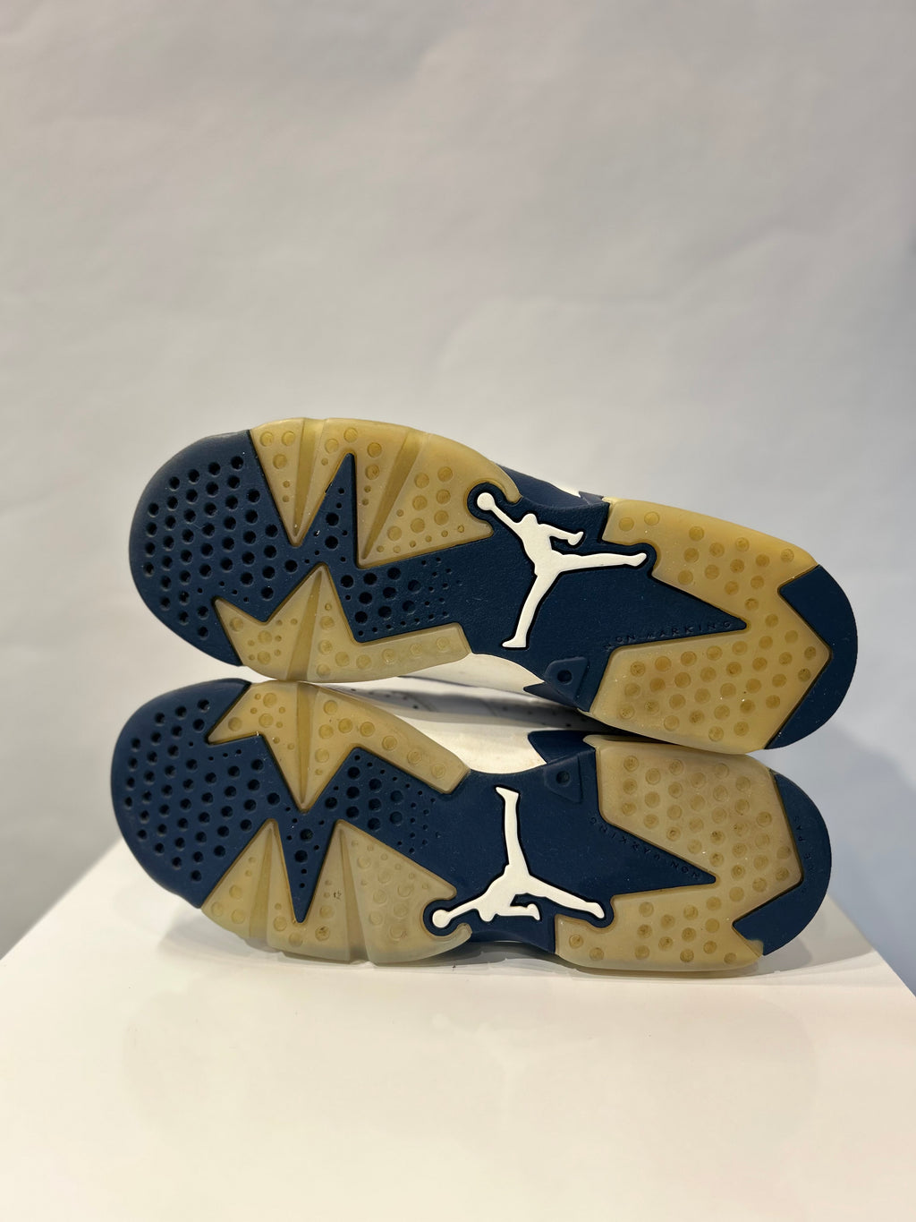 Air Jordan 6 Retro Midnight Navy Size 6y