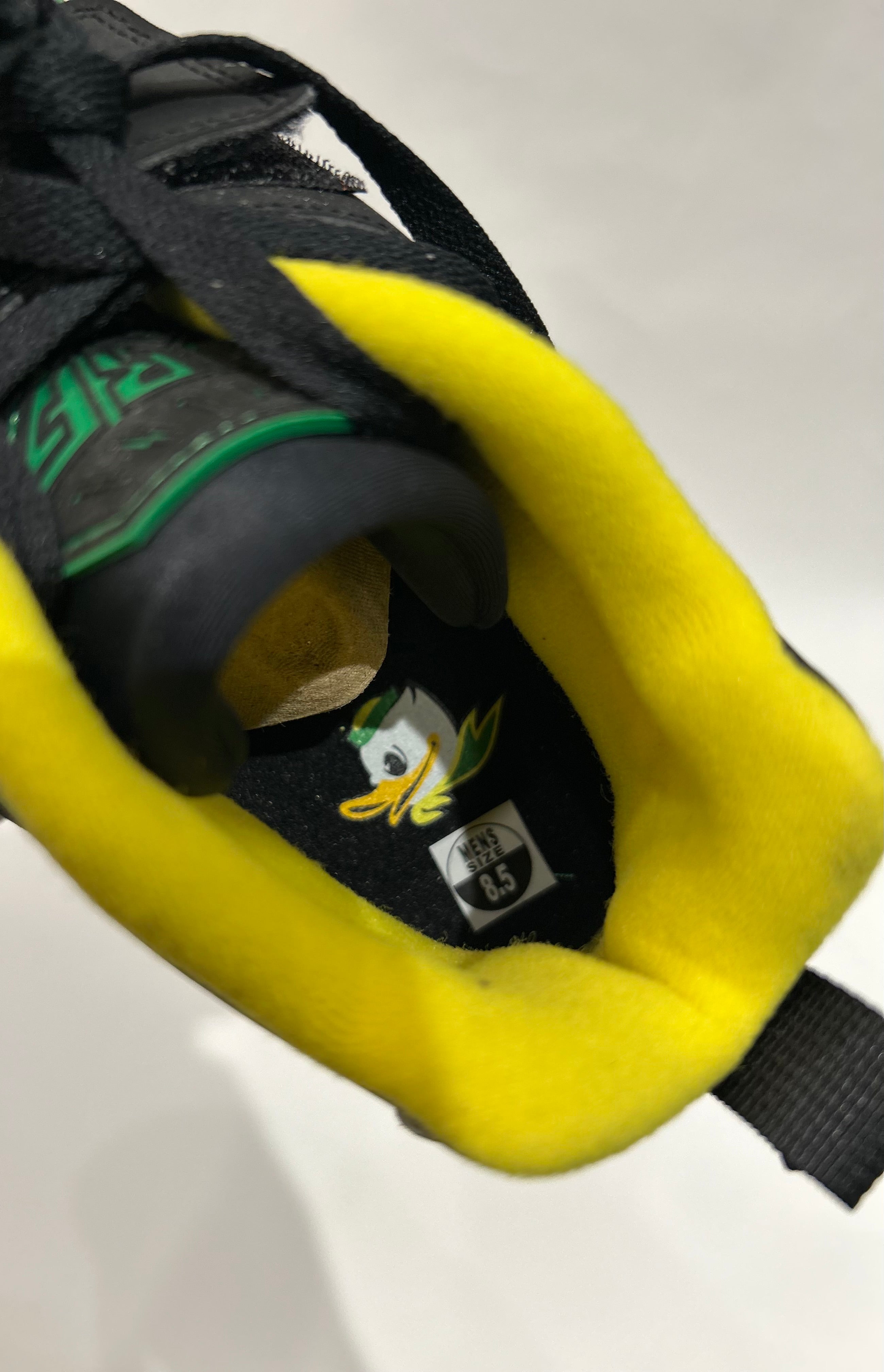 Nike Air Diamond Turf Oregon Duck Size 8.5 Men’s Shoes