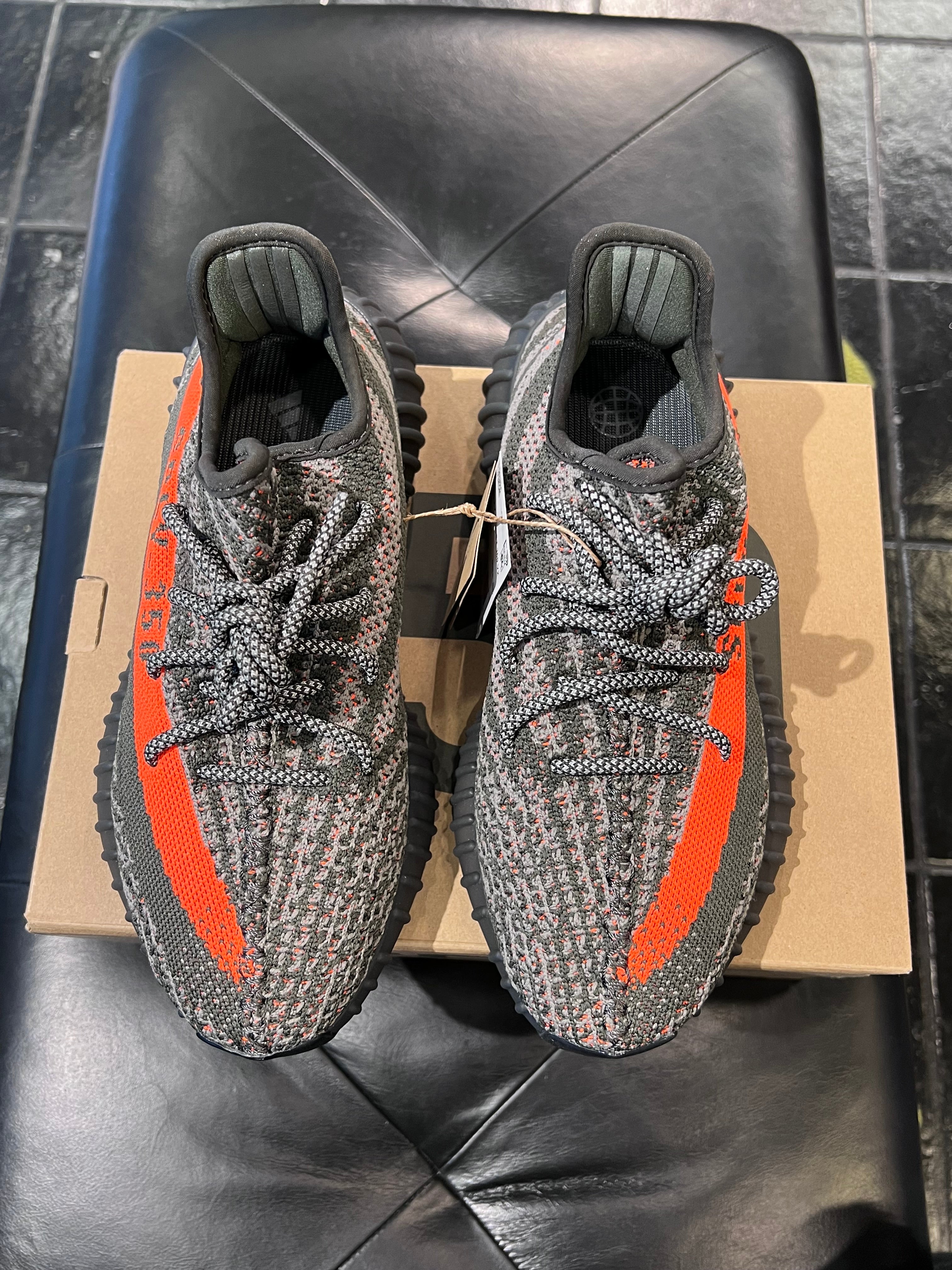 Yeezy 350v2 Carbon Beluga Size 6 Gradeschool Shoes