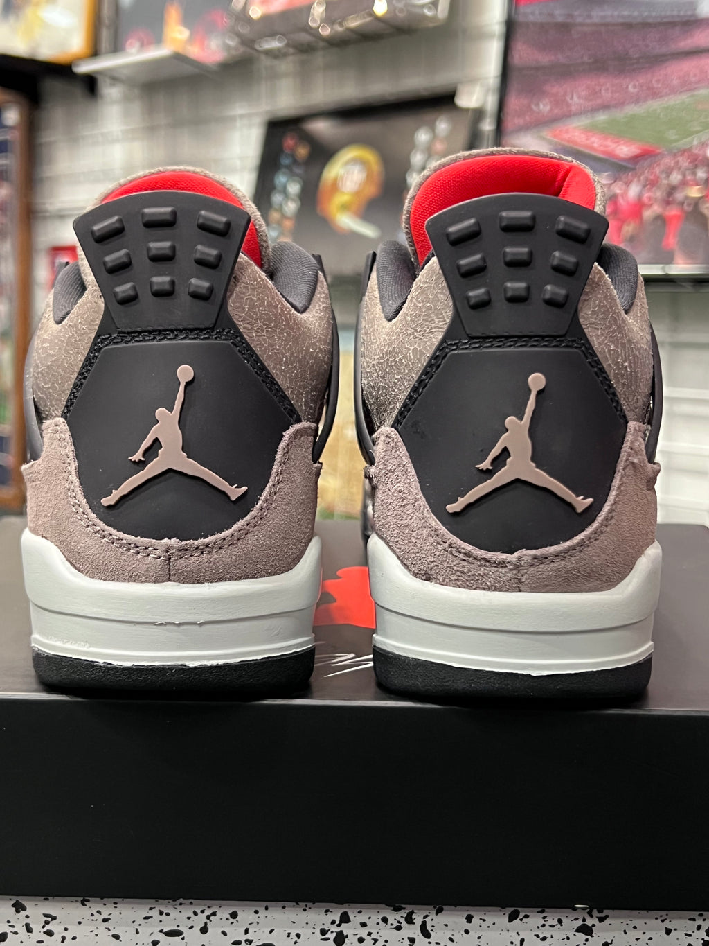 Gradeschool Air Jordan 4 Taupe Haze Size 5y