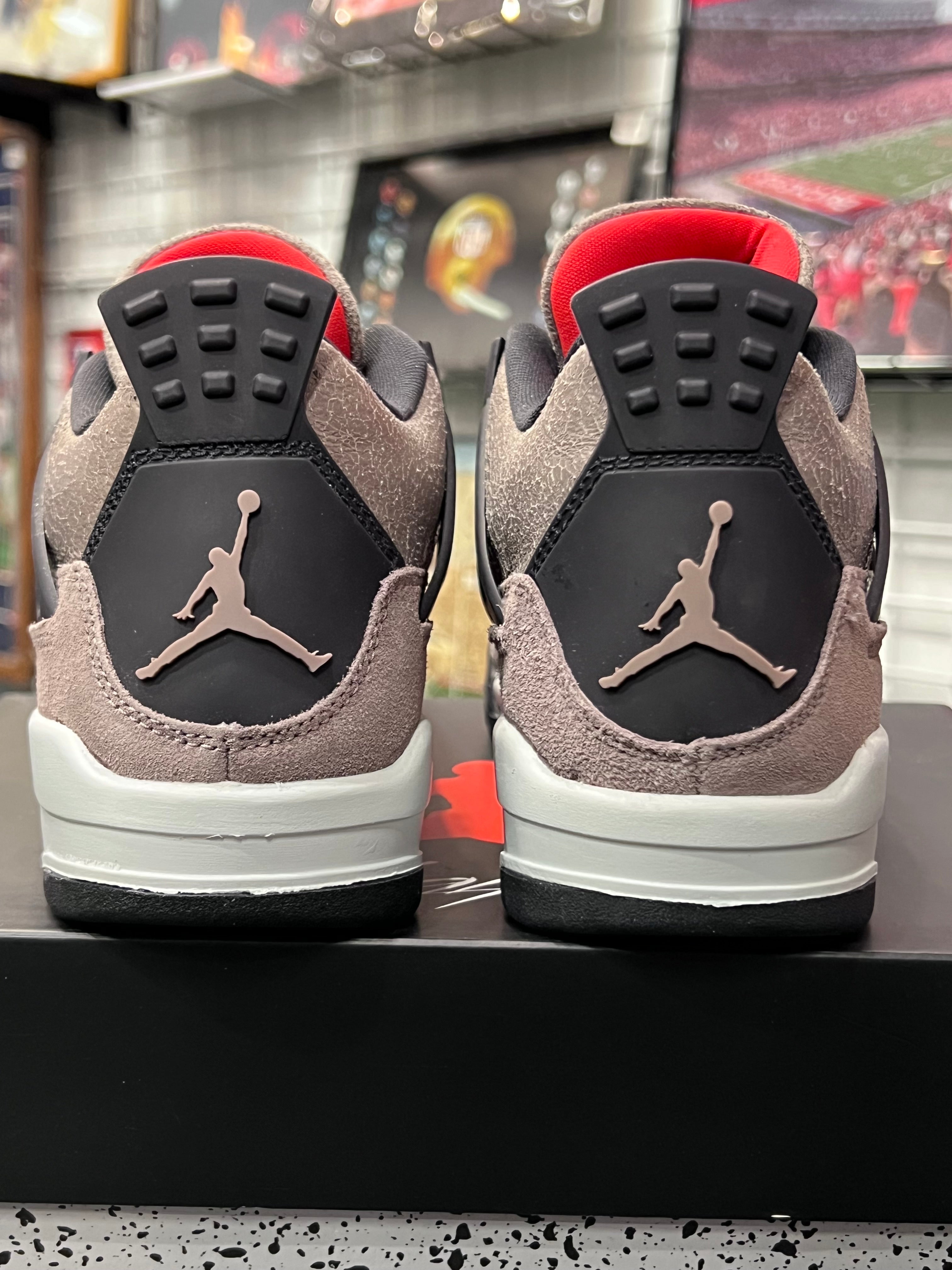 Gradeschool Air Jordan 4 Taupe Haze Size 5y