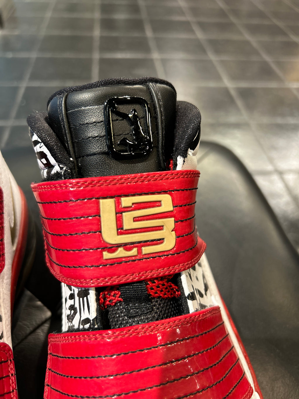 Nike LeBron James Soldier 3 Size 9 Men’s Shoes