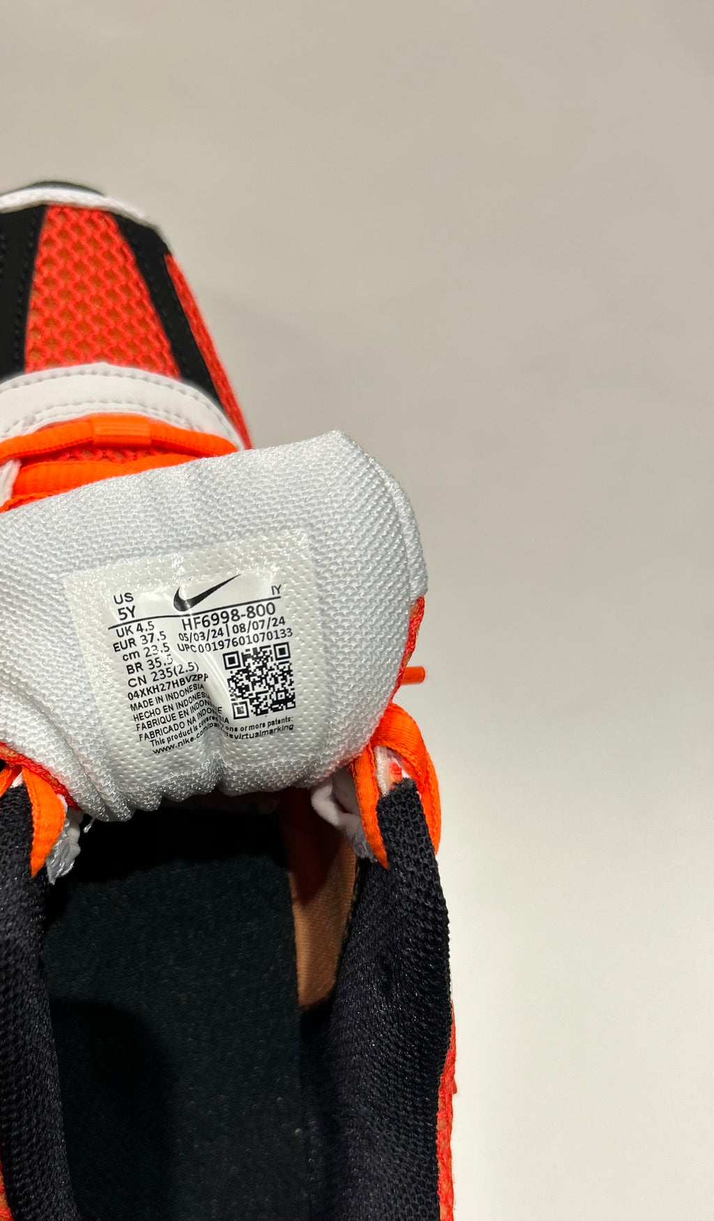 Nike Vomero 5 Orange size 5y Gs Shoes