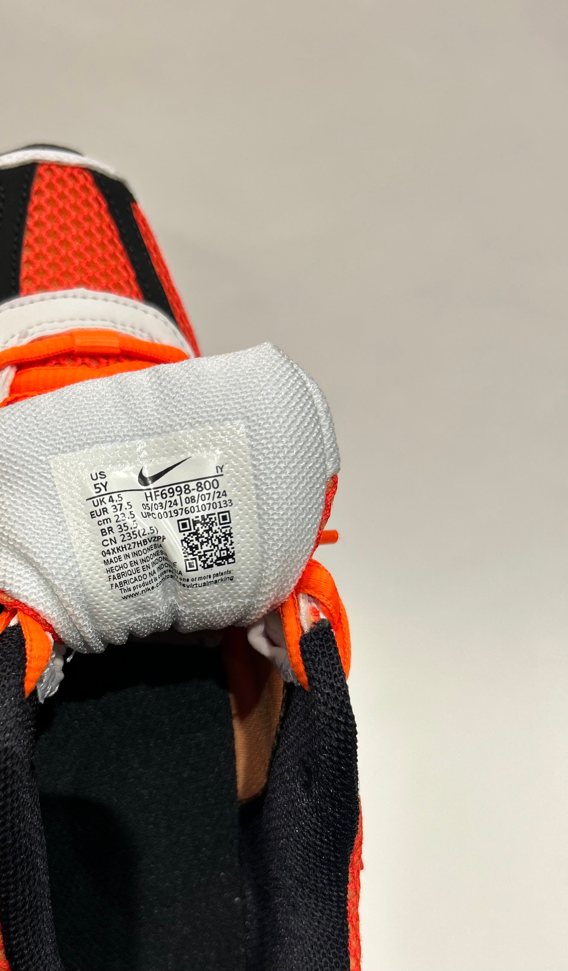 Nike Vomero 5 Orange size 5y Gs Shoes