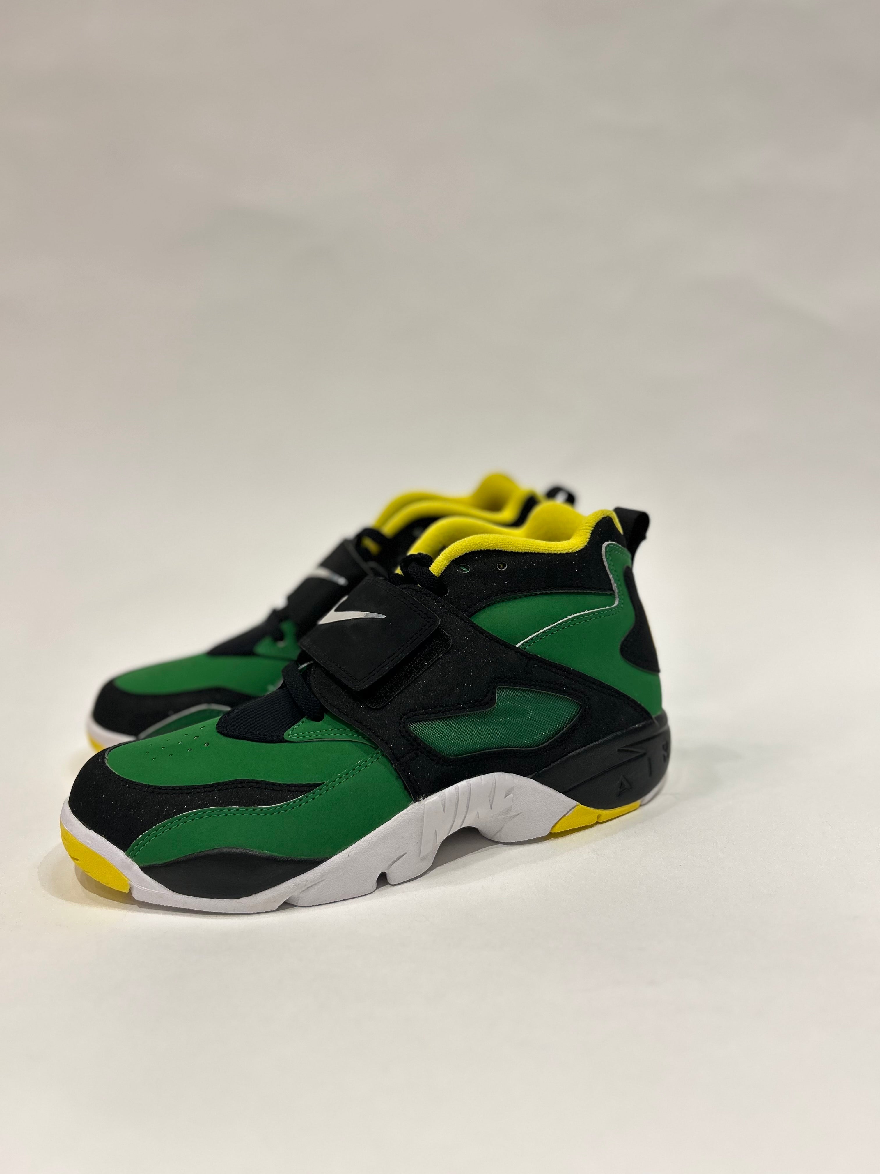 Nike Air Diamond Turf Oregon Duck Size 8.5 Men’s Shoes