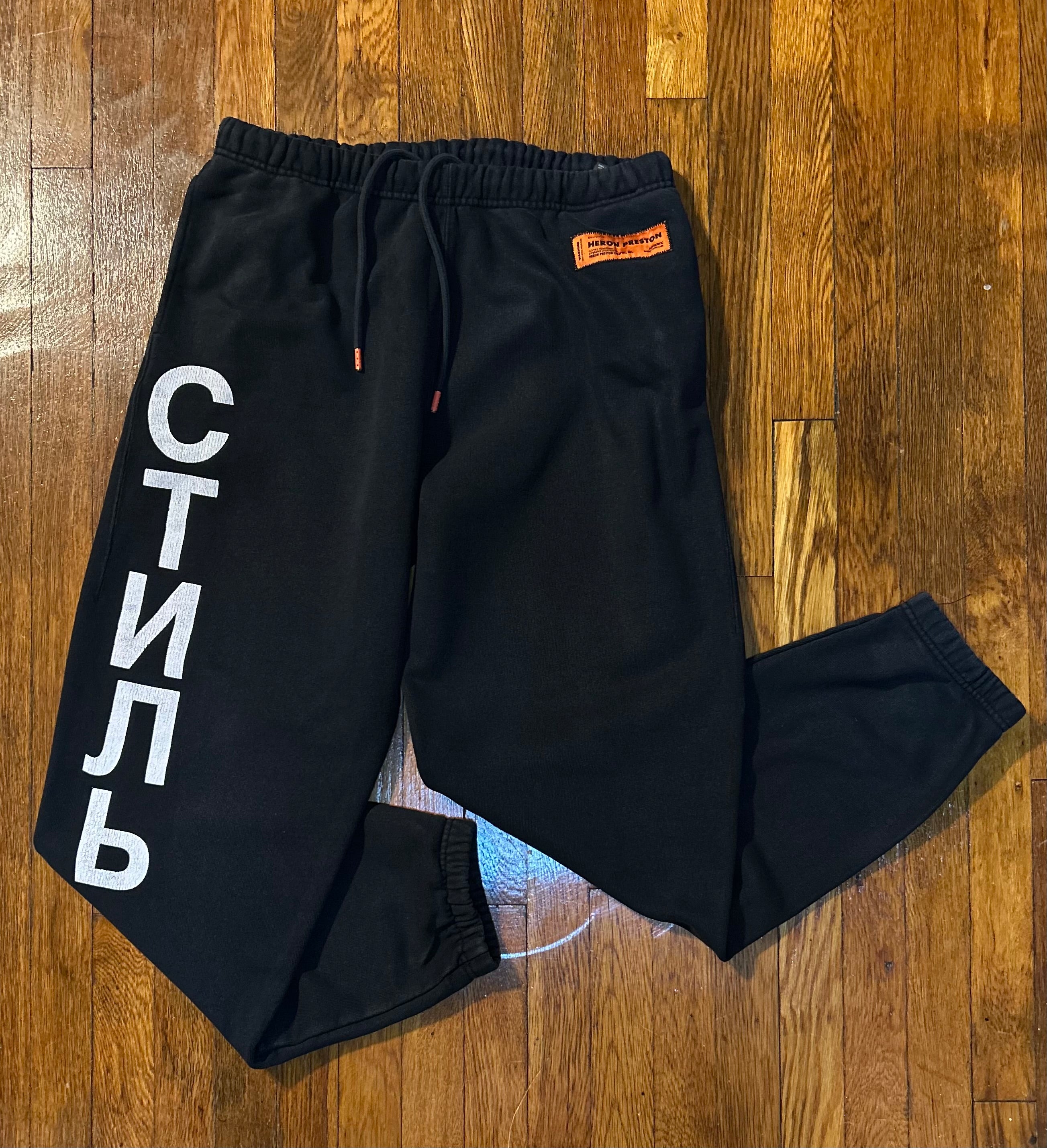 Heron Preston Black Heron Graphic Hoodie and Cyrillic СТИЛЬ Logo Sweatpants Set Size XL HMCH024 Orange Tab Authentic