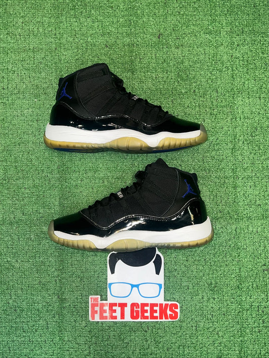 Gradeschool Air Jordan 11 Space Jam Size 6y Shoes