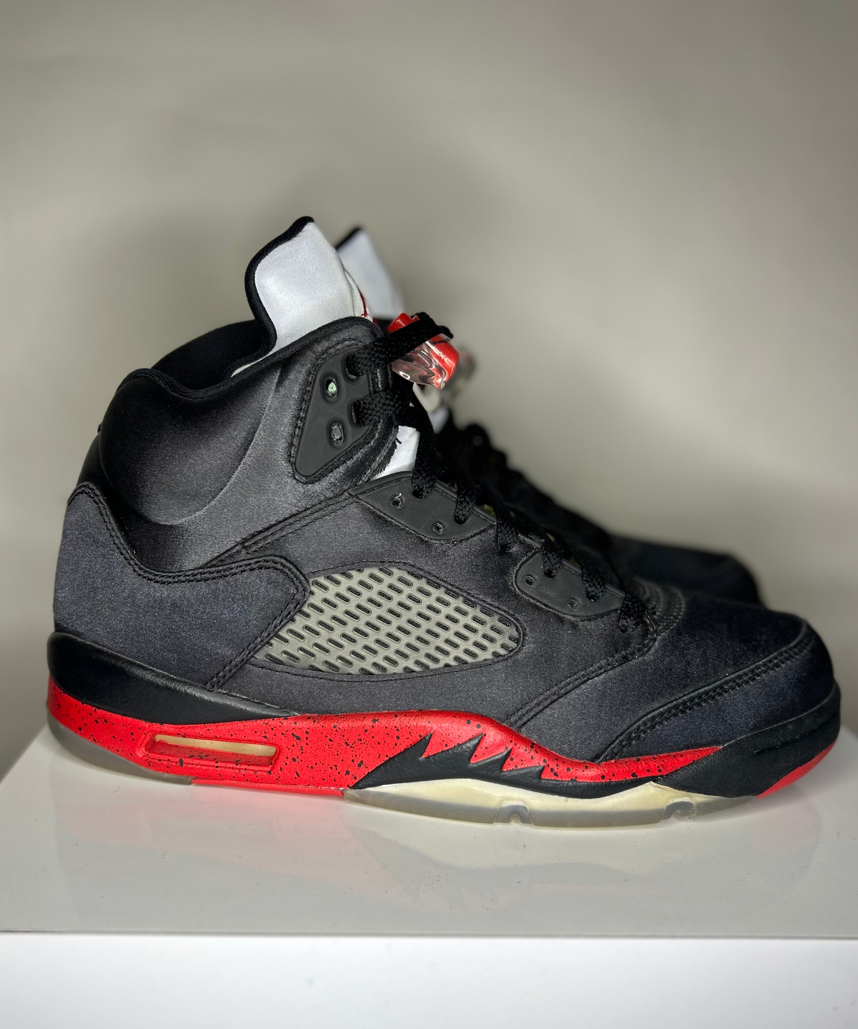 Jordan 5 Retro Satin Bred Size 9 Men’s Shoes