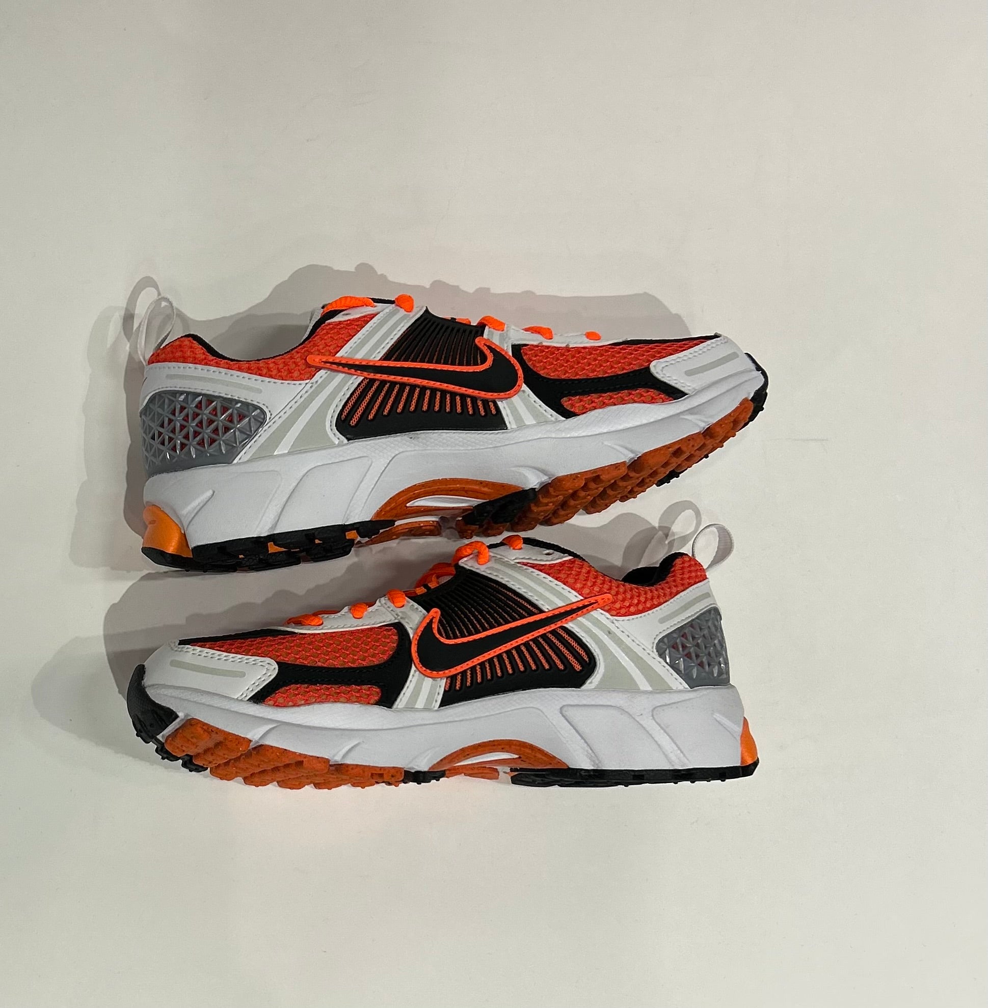 Nike Vomero 5 Orange size 5y Gs Shoes