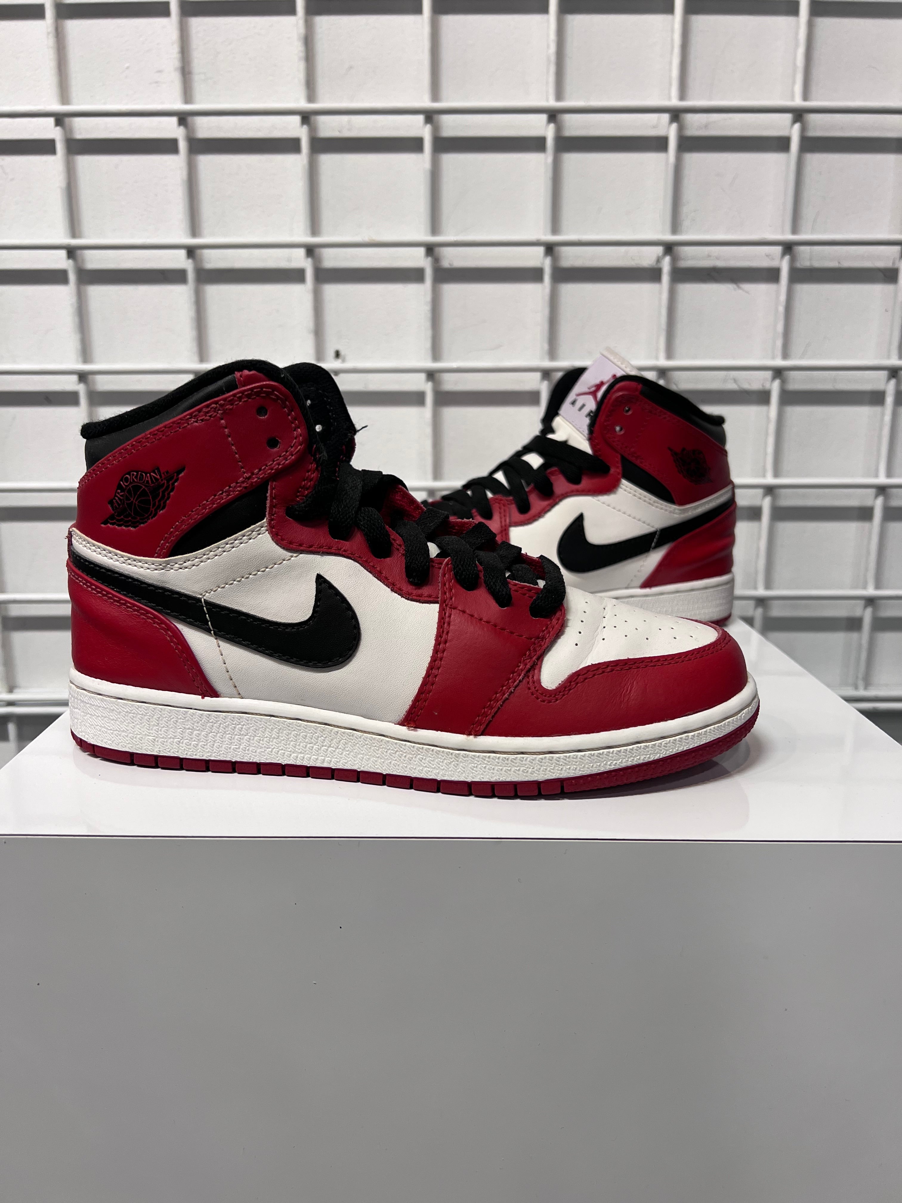 Air Jordan 1 Chicago 2013 Size 4.5y