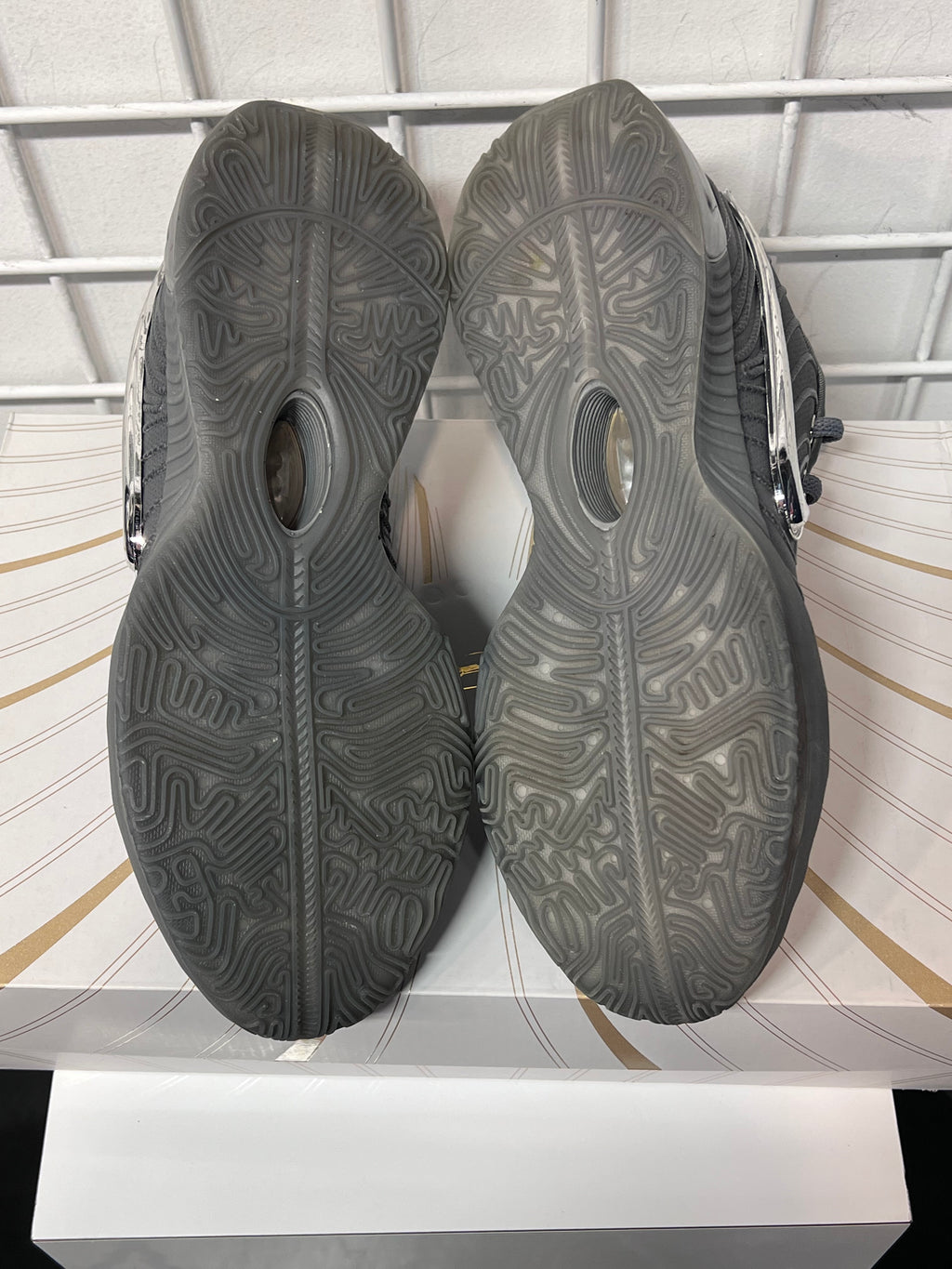 Nike LeBron 21 Cool Grey Size 9 Men’s Shoes