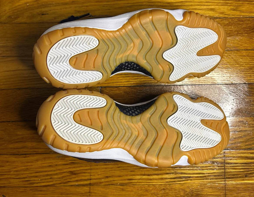 Jordan 11 Low Navy Gum Size 9.5 Men Shoes