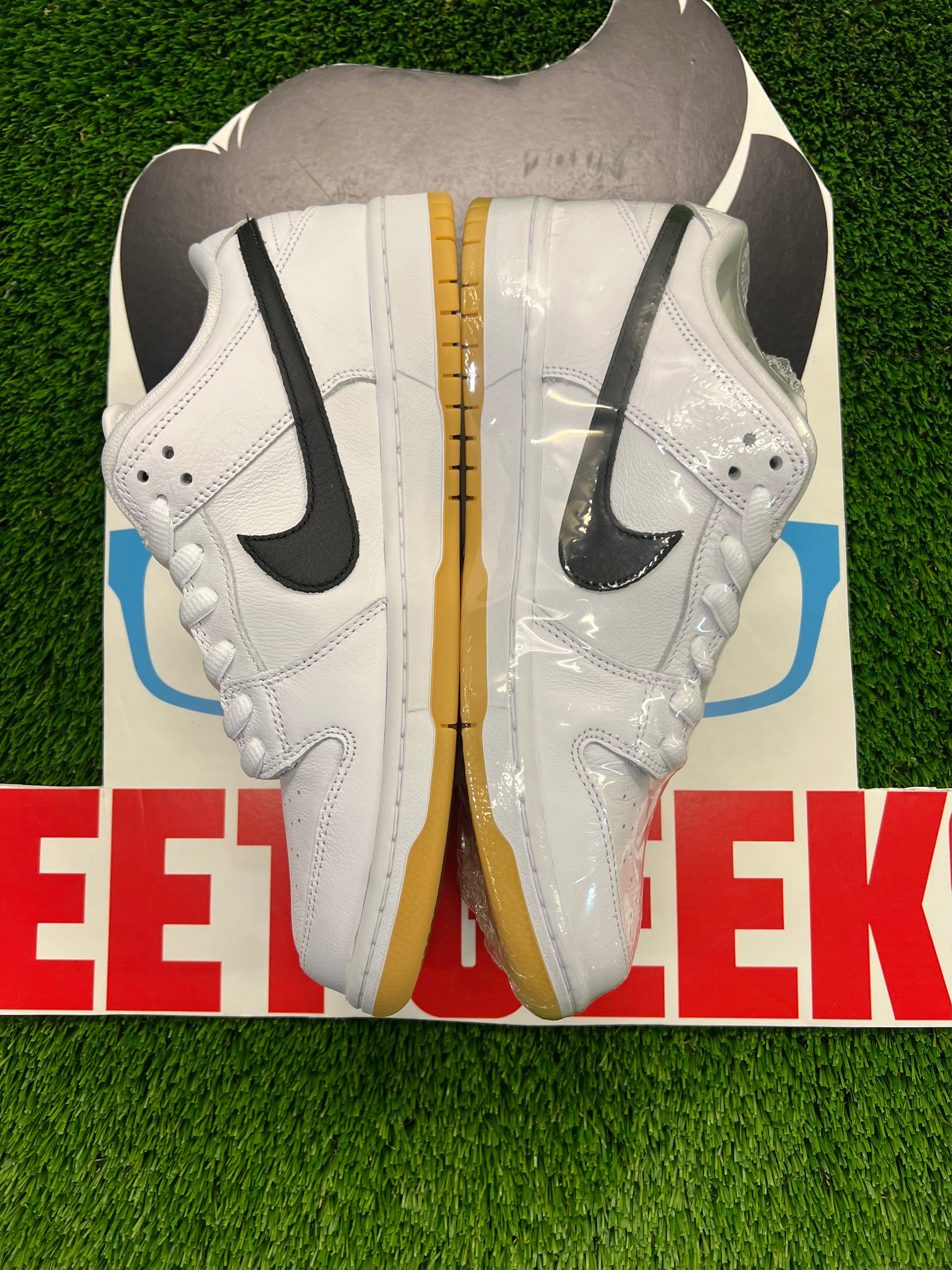 Men’s Nike SB Dunk Low White Brand New