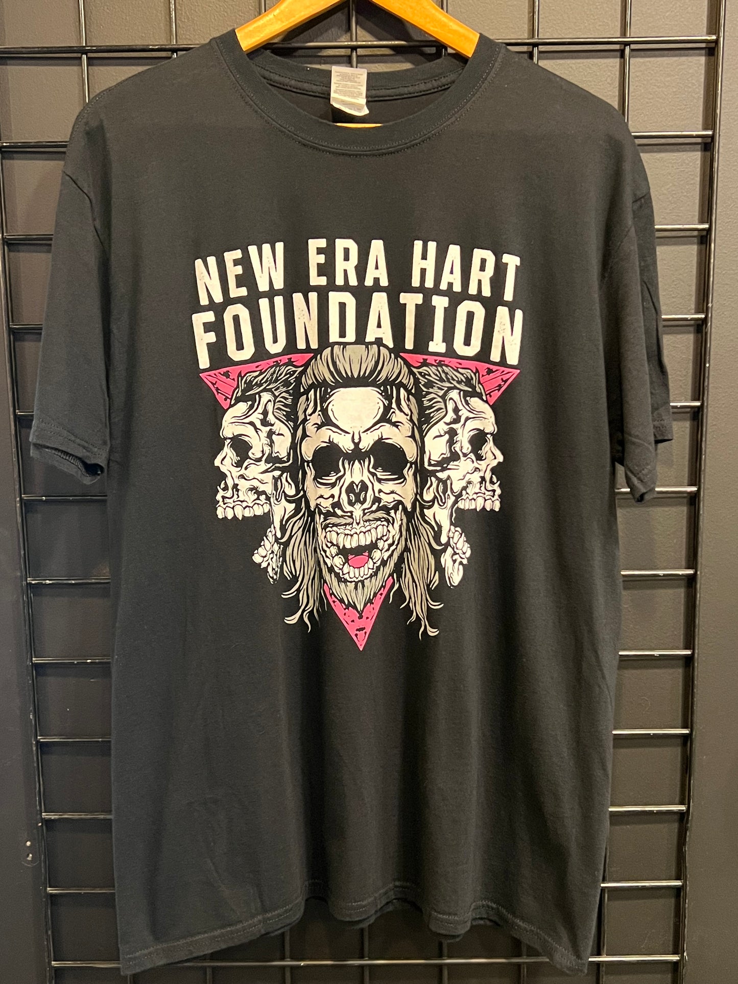Men’s WWE New Era Hart Foundation Tee Size XL