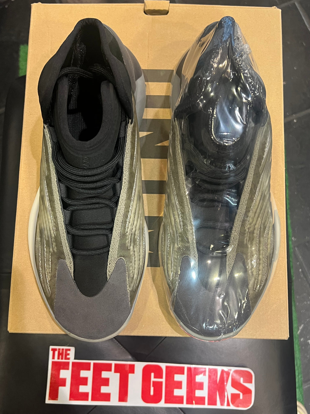 Men’s Adidas Yeezy Quantum Barium multiple sizes Shoes New