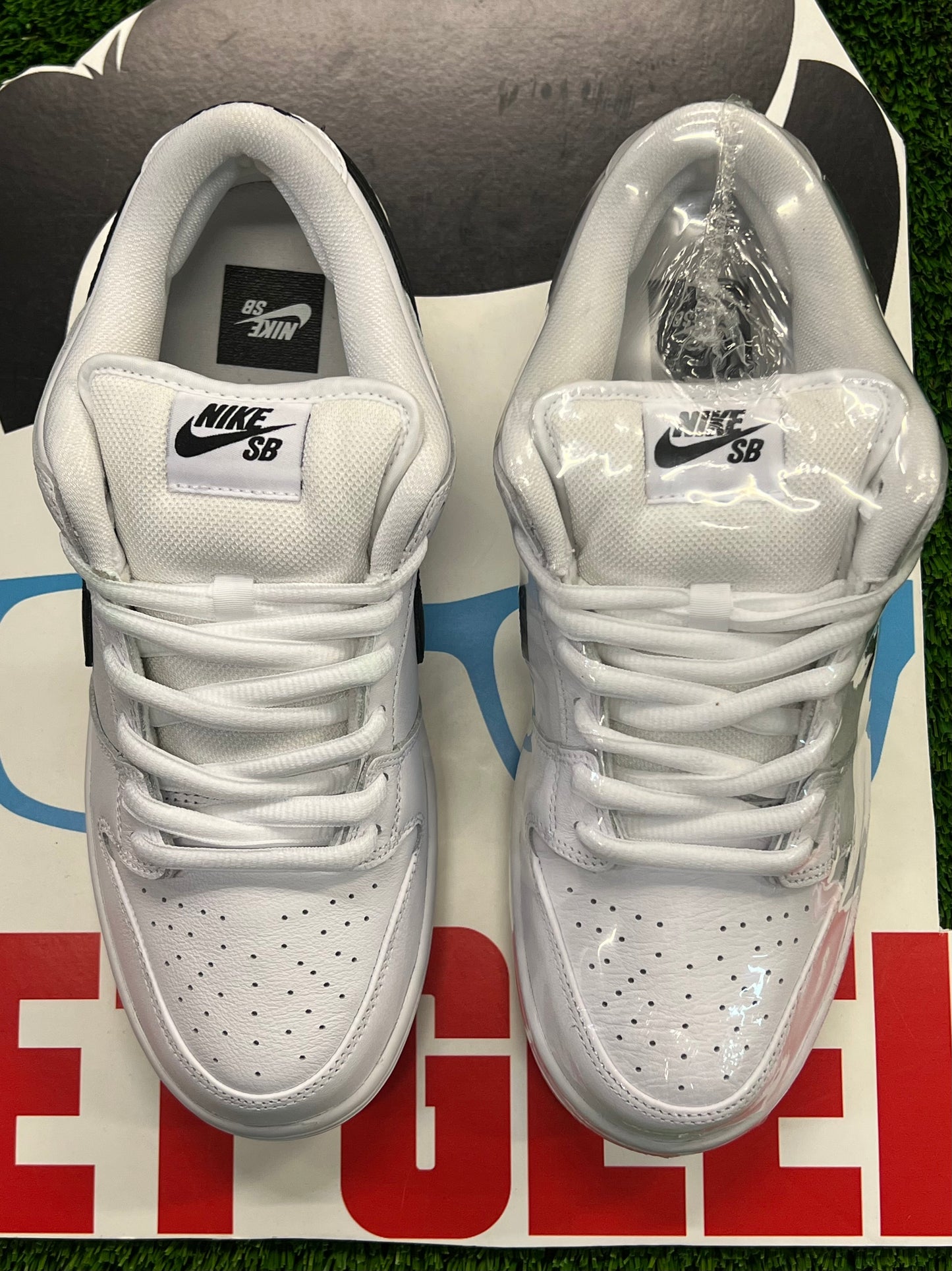Men’s Nike SB Dunk Low White Brand New