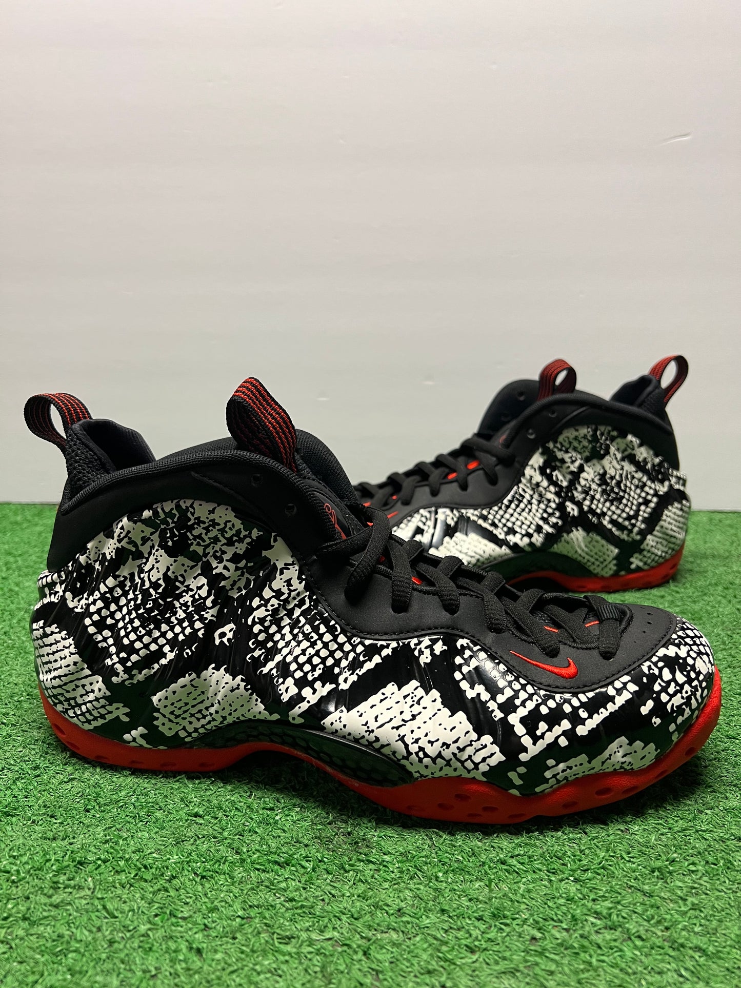 Men’s Nike Foamposite Snakeskin Size 8